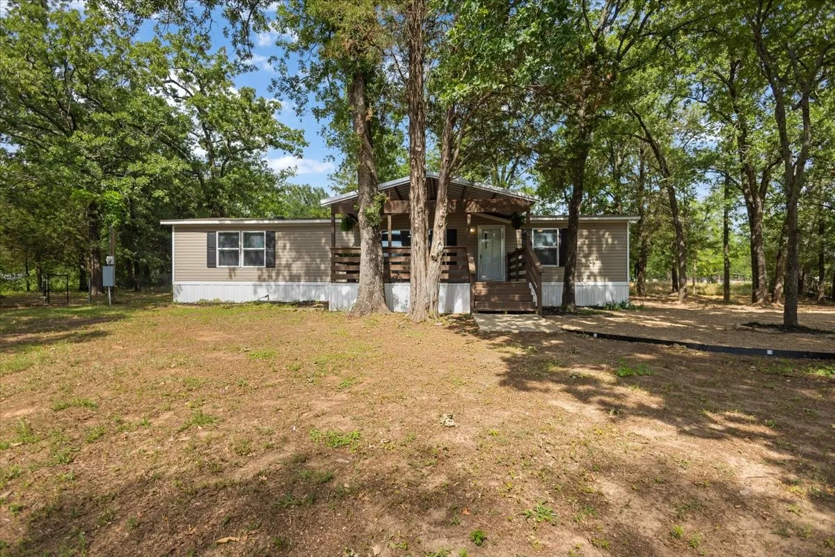 Manufactured Home For Sale in Henderson County , 118 Cedar Ridge Drive, Eustace, Texas 75124, 3 Bedroom, 2 Bathroom, Garage spaces, 1,456 Sqft, built in 2017, mls#21283619, Real Estate Agent in Eustace, Homes For Sale in Henderson county, Homes For Sale in Eustace, Realtor in Eustace Texas, Real Estate Brokerage Independent Realty Texas, Luminita Cordes Realtor