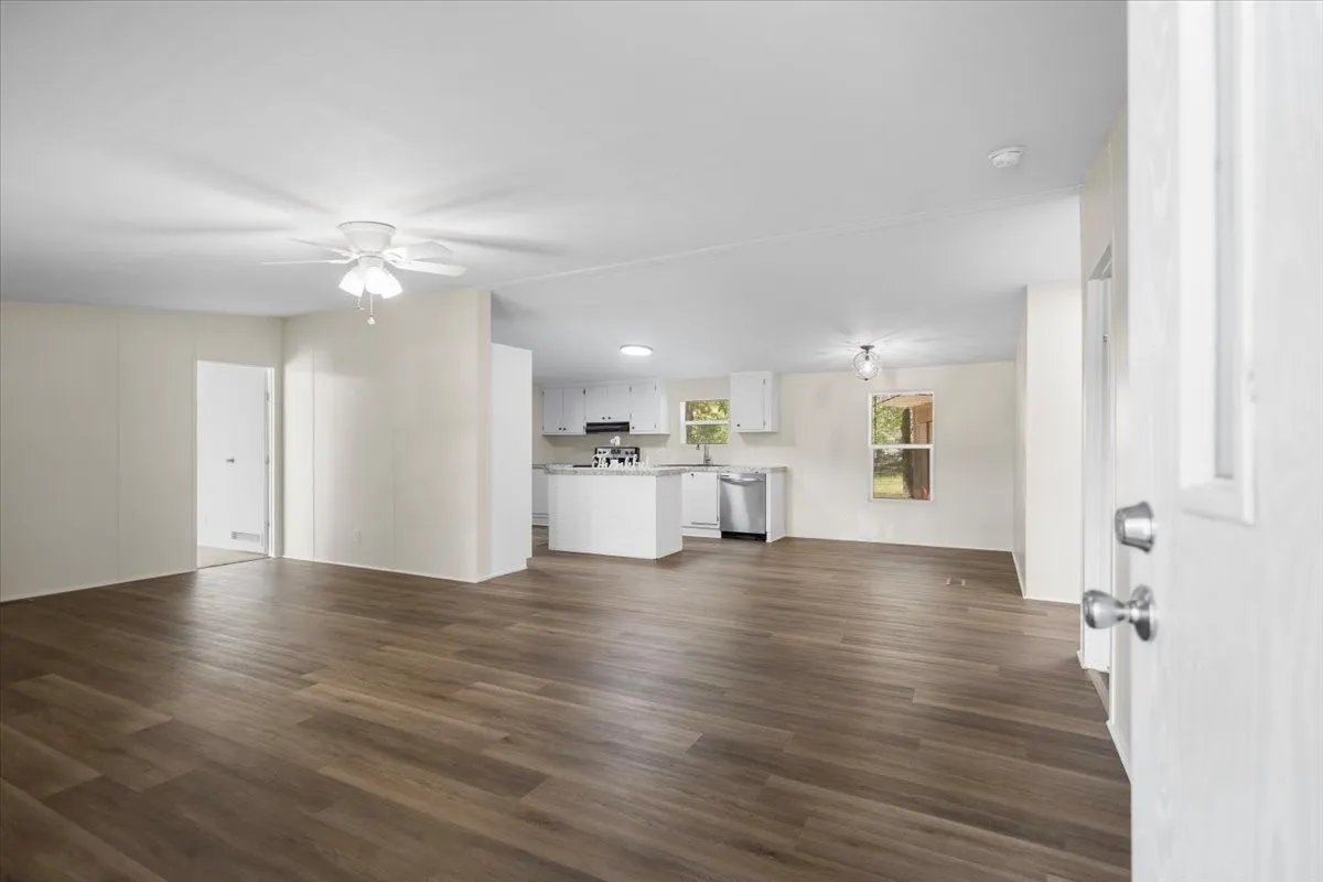 Manufactured Home For Sale in Henderson County , 118 Cedar Ridge Drive, Eustace, Texas 75124, 3 Bedroom, 2 Bathroom, Garage spaces, 1,456 Sqft, built in 2017, mls#21283619, Real Estate Agent in Eustace, Homes For Sale in Henderson county, Homes For Sale in Eustace, Realtor in Eustace Texas, Real Estate Brokerage Independent Realty Texas, Luminita Cordes Realtor