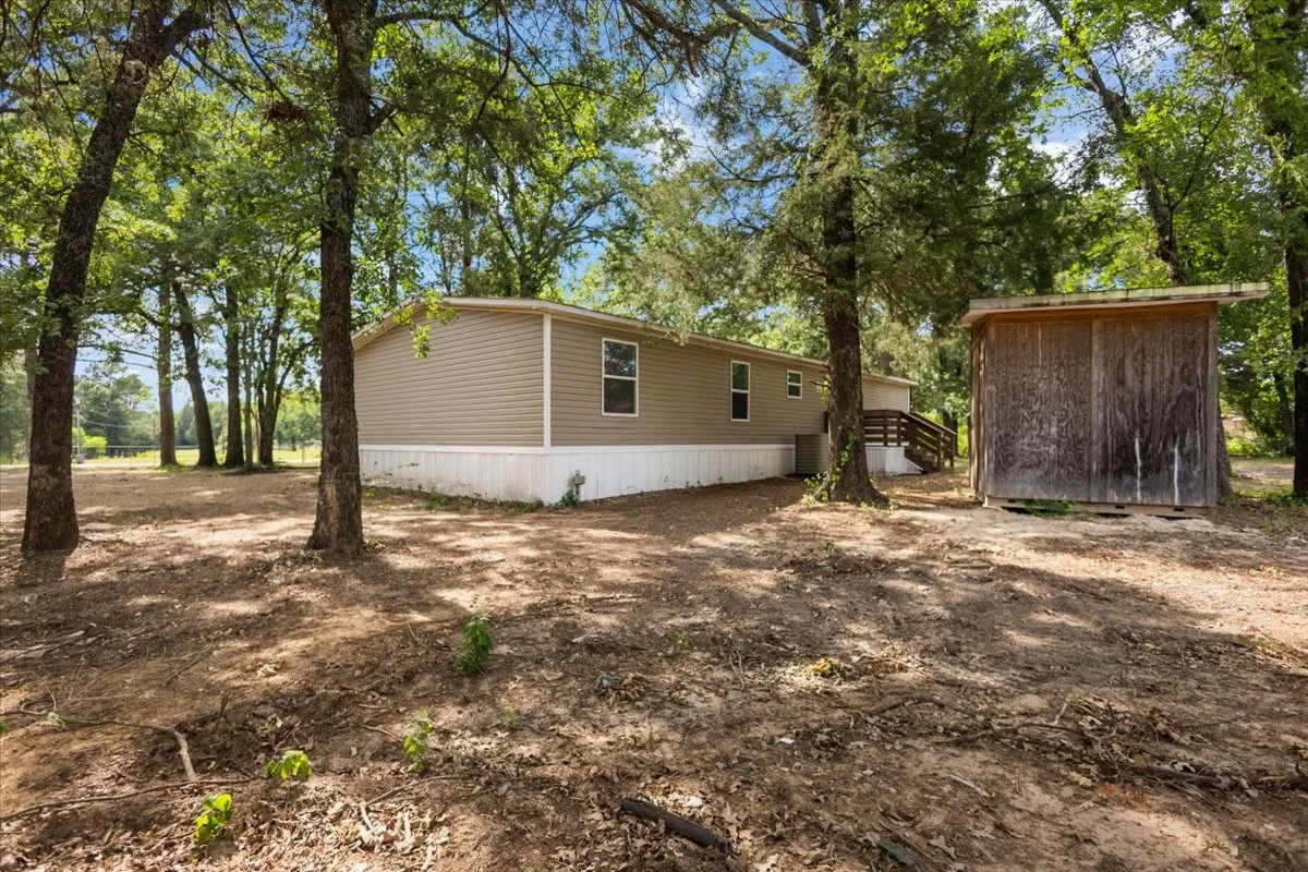 Manufactured Home For Sale in Henderson County , 118 Cedar Ridge Drive, Eustace, Texas 75124, 3 Bedroom, 2 Bathroom, Garage spaces, 1,456 Sqft, built in 2017, mls#21283619, Real Estate Agent in Eustace, Homes For Sale in Henderson county, Homes For Sale in Eustace, Realtor in Eustace Texas, Real Estate Brokerage Independent Realty Texas, Luminita Cordes Realtor