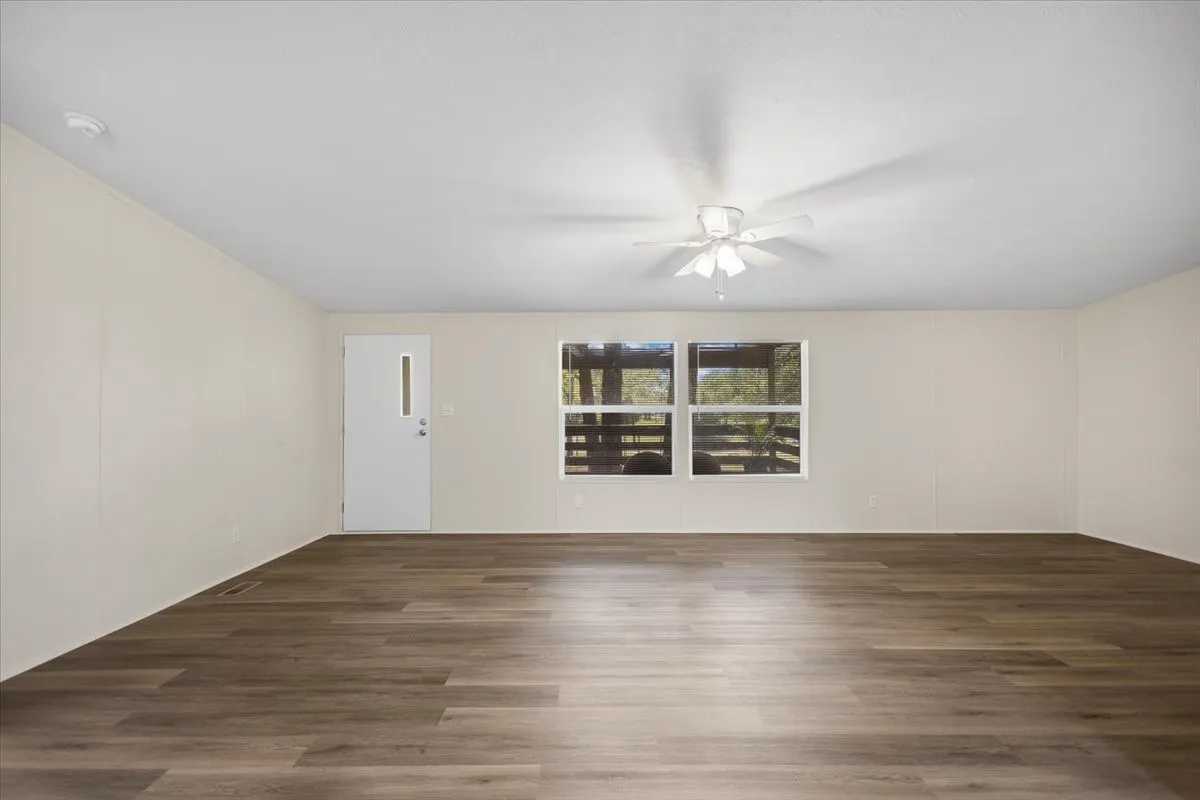 Manufactured Home For Sale in Henderson County , 118 Cedar Ridge Drive, Eustace, Texas 75124, 3 Bedroom, 2 Bathroom, Garage spaces, 1,456 Sqft, built in 2017, mls#21283619, Real Estate Agent in Eustace, Homes For Sale in Henderson county, Homes For Sale in Eustace, Realtor in Eustace Texas, Real Estate Brokerage Independent Realty Texas, Luminita Cordes Realtor