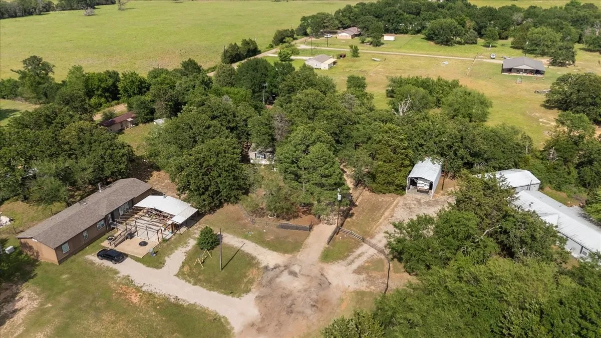 Manufactured Home For Sale in Henderson County , 118 Cedar Ridge Drive, Eustace, Texas 75124, 3 Bedroom, 2 Bathroom, Garage spaces, 1,456 Sqft, built in 2017, mls#21283619, Real Estate Agent in Eustace, Homes For Sale in Henderson county, Homes For Sale in Eustace, Realtor in Eustace Texas, Real Estate Brokerage Independent Realty Texas, Luminita Cordes Realtor