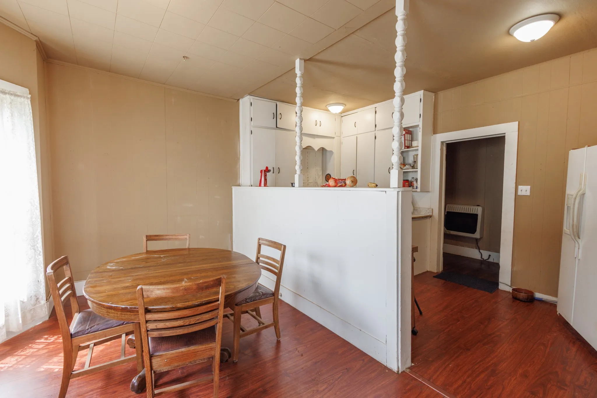 Single Family Residence For Sale in Nolan County , 2202 Chester Street, Sweetwater, Texas 79556, 2 Bedrooms, 1 Bathroom, Garage spaces, 1,280 Sqft, built in 1935, Price $75,000, mls#21276385, Real Estate Agent in Sweetwater, Homes For Sale in Nolan county, Homes For Sale in Sweetwater, Realtor in Sweetwater Texas, Real Estate Brokerage Independent Realty Texas, Luminita Cordes Realtor