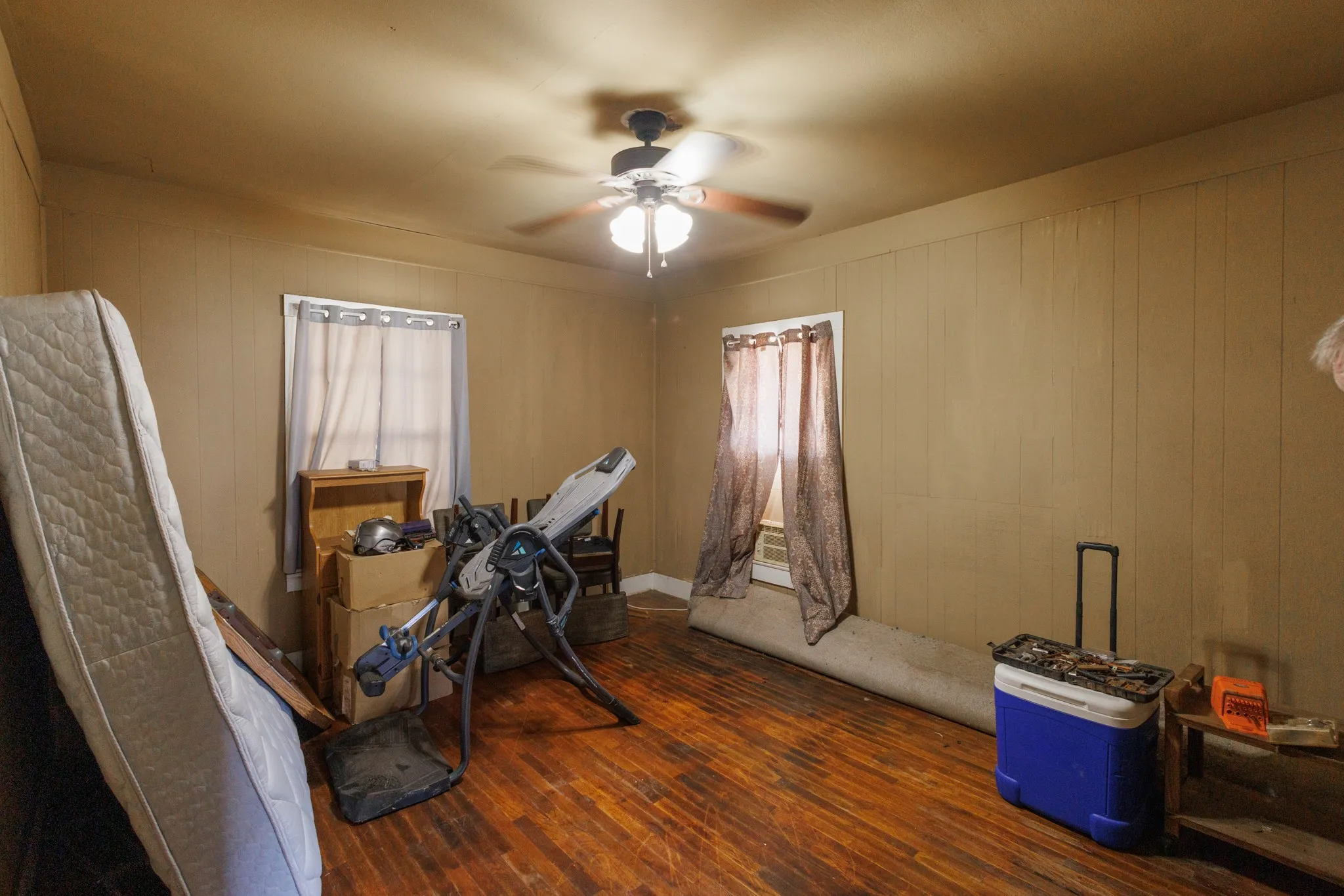 Single Family Residence For Sale in Nolan County , 2202 Chester Street, Sweetwater, Texas 79556, 2 Bedrooms, 1 Bathroom, Garage spaces, 1,280 Sqft, built in 1935, Price $75,000, mls#21276385, Real Estate Agent in Sweetwater, Homes For Sale in Nolan county, Homes For Sale in Sweetwater, Realtor in Sweetwater Texas, Real Estate Brokerage Independent Realty Texas, Luminita Cordes Realtor