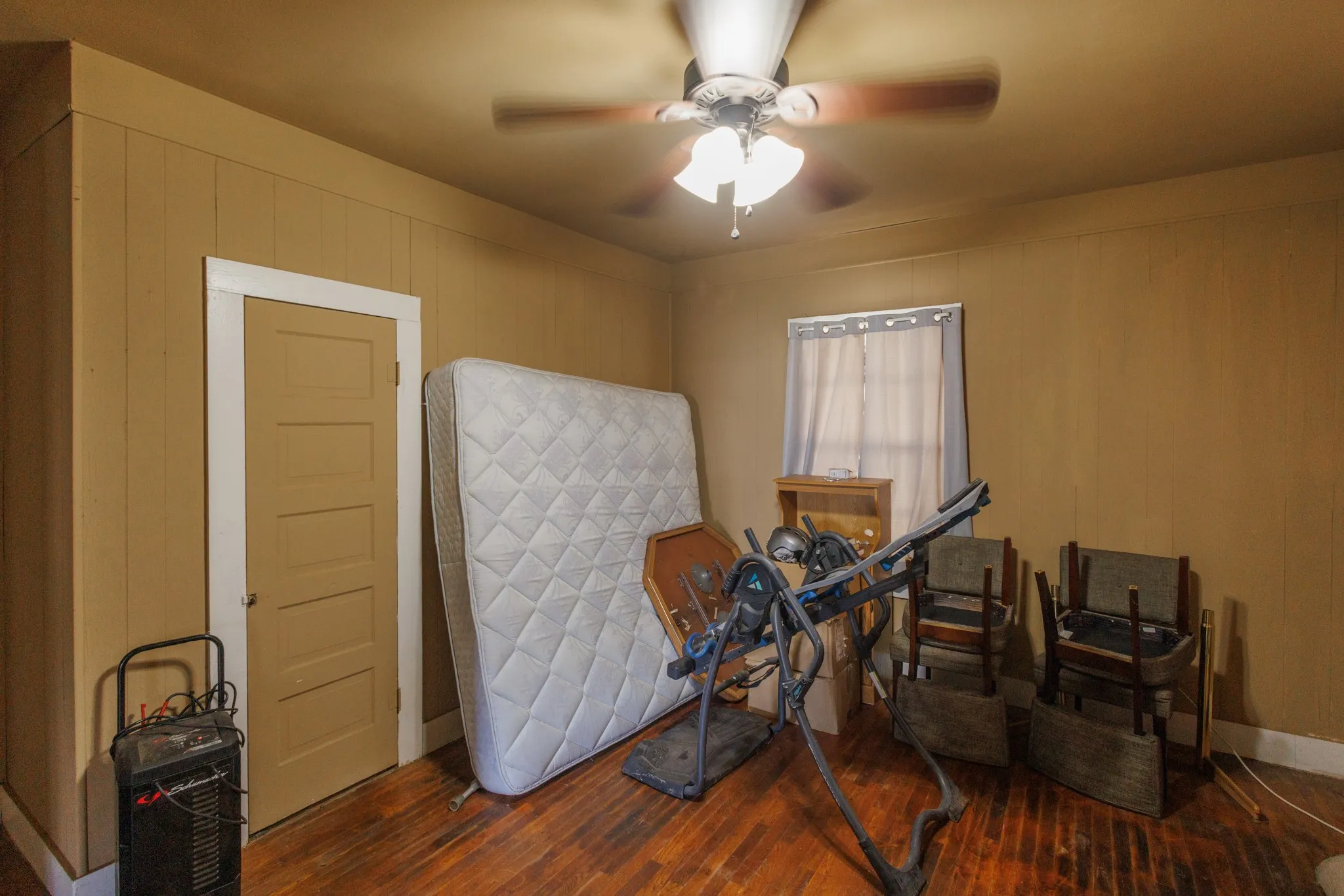 Single Family Residence For Sale in Nolan County , 2202 Chester Street, Sweetwater, Texas 79556, 2 Bedrooms, 1 Bathroom, Garage spaces, 1,280 Sqft, built in 1935, Price $75,000, mls#21276385, Real Estate Agent in Sweetwater, Homes For Sale in Nolan county, Homes For Sale in Sweetwater, Realtor in Sweetwater Texas, Real Estate Brokerage Independent Realty Texas, Luminita Cordes Realtor