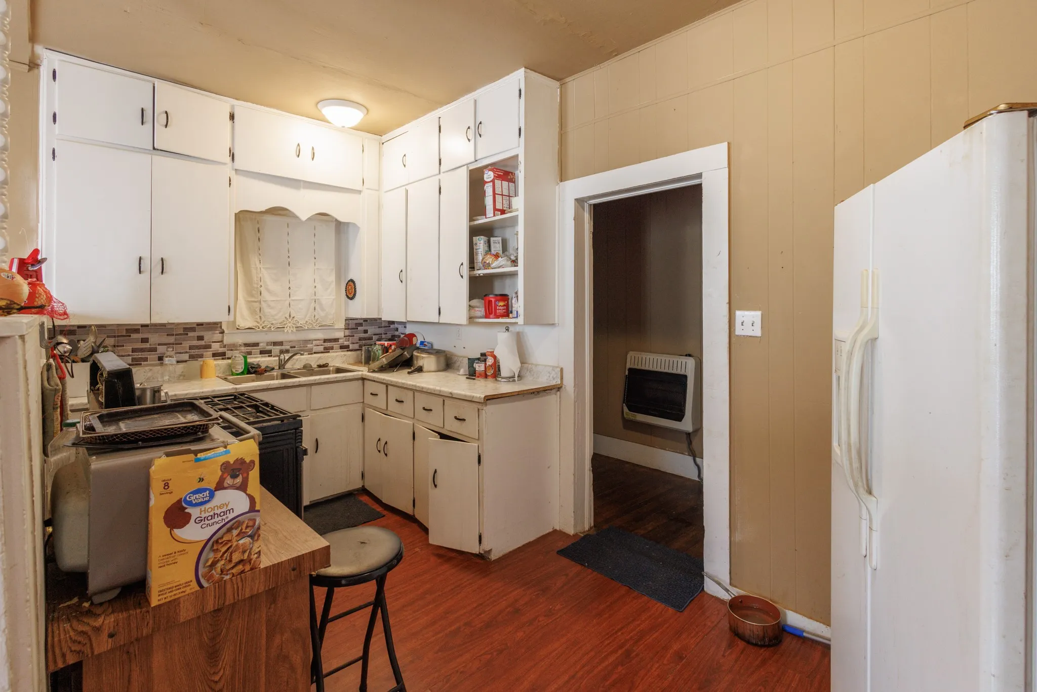 Single Family Residence For Sale in Nolan County , 2202 Chester Street, Sweetwater, Texas 79556, 2 Bedrooms, 1 Bathroom, Garage spaces, 1,280 Sqft, built in 1935, Price $75,000, mls#21276385, Real Estate Agent in Sweetwater, Homes For Sale in Nolan county, Homes For Sale in Sweetwater, Realtor in Sweetwater Texas, Real Estate Brokerage Independent Realty Texas, Luminita Cordes Realtor