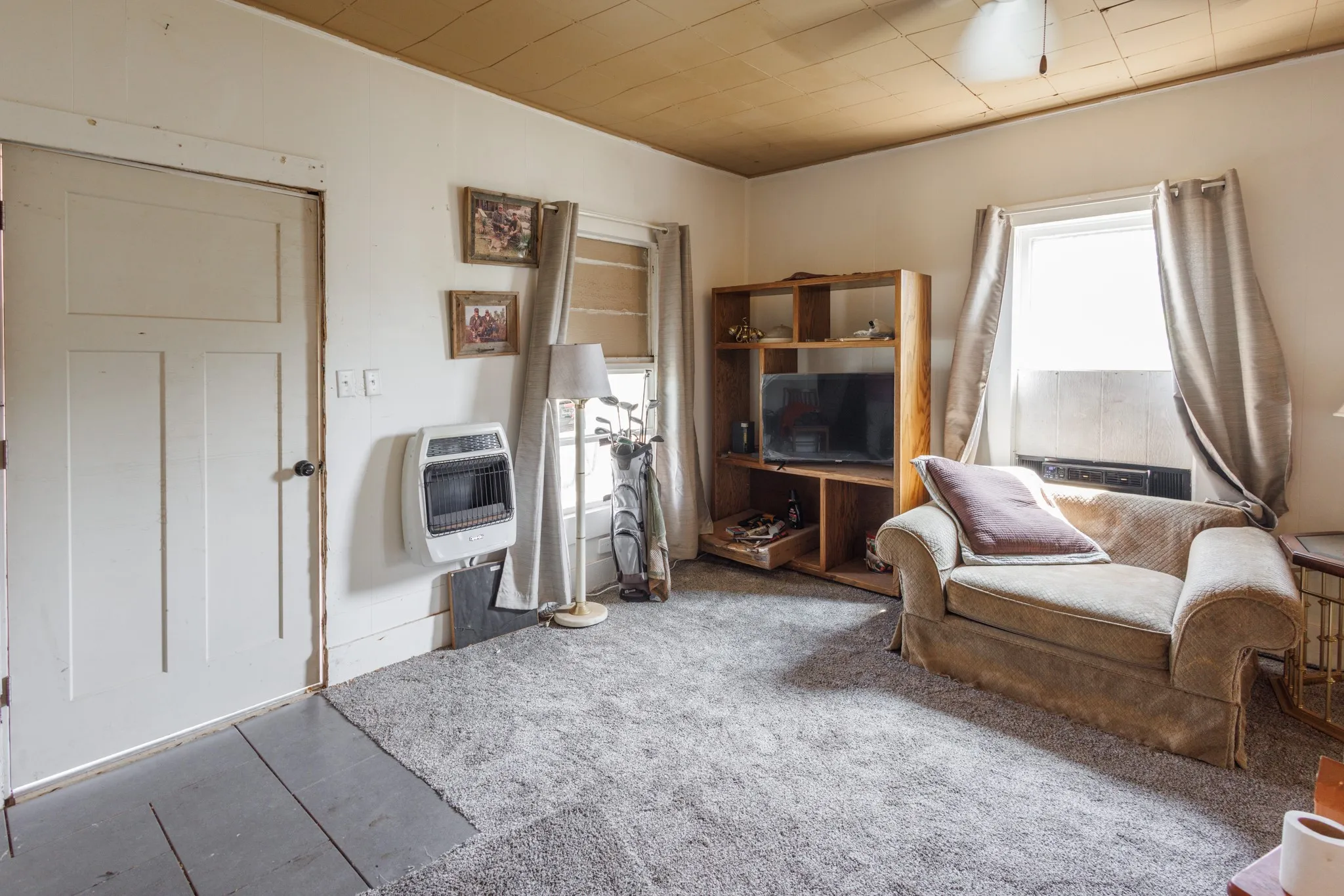 Single Family Residence For Sale in Nolan County , 2202 Chester Street, Sweetwater, Texas 79556, 2 Bedrooms, 1 Bathroom, Garage spaces, 1,280 Sqft, built in 1935, Price $75,000, mls#21276385, Real Estate Agent in Sweetwater, Homes For Sale in Nolan county, Homes For Sale in Sweetwater, Realtor in Sweetwater Texas, Real Estate Brokerage Independent Realty Texas, Luminita Cordes Realtor