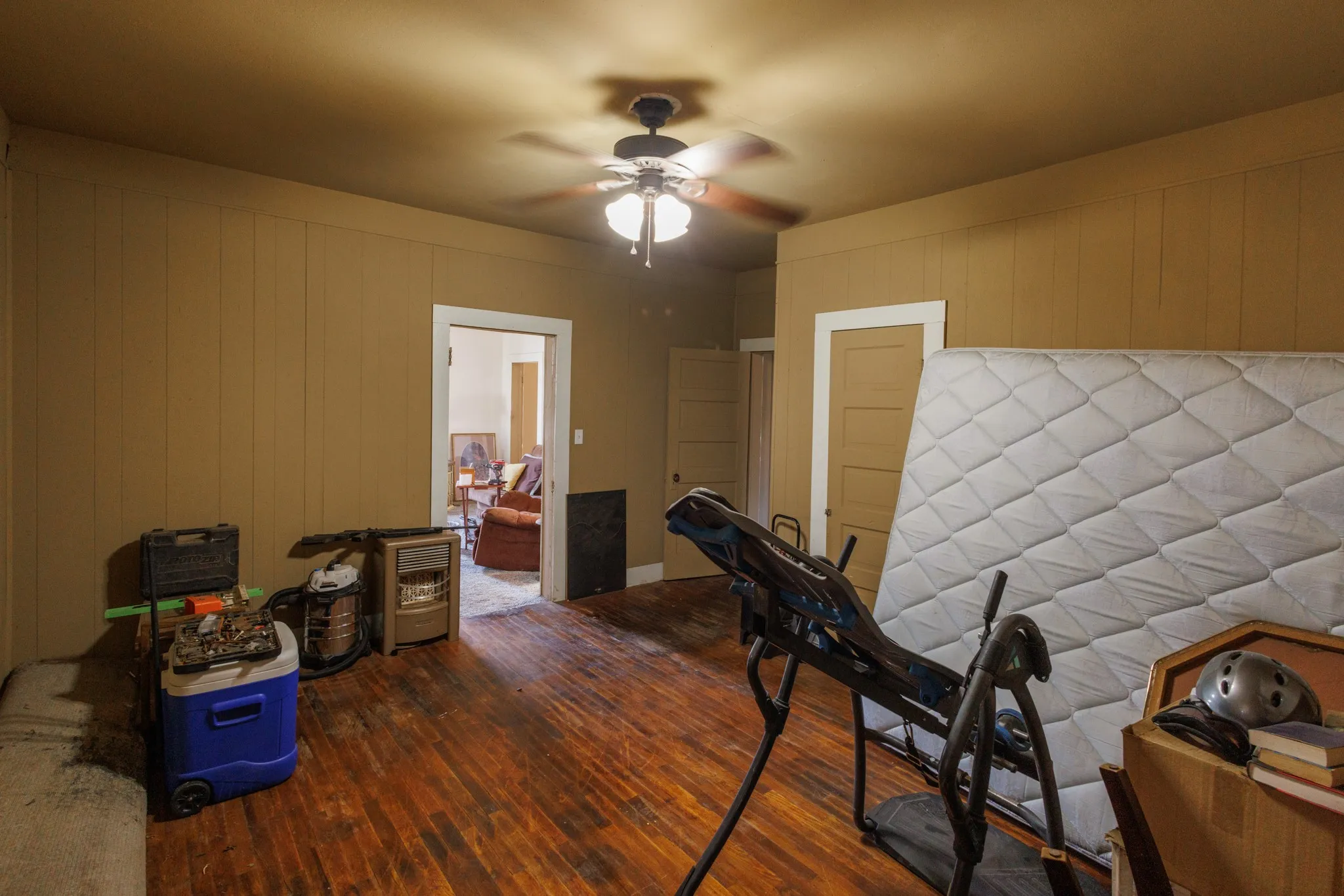 Single Family Residence For Sale in Nolan County , 2202 Chester Street, Sweetwater, Texas 79556, 2 Bedrooms, 1 Bathroom, Garage spaces, 1,280 Sqft, built in 1935, Price $75,000, mls#21276385, Real Estate Agent in Sweetwater, Homes For Sale in Nolan county, Homes For Sale in Sweetwater, Realtor in Sweetwater Texas, Real Estate Brokerage Independent Realty Texas, Luminita Cordes Realtor