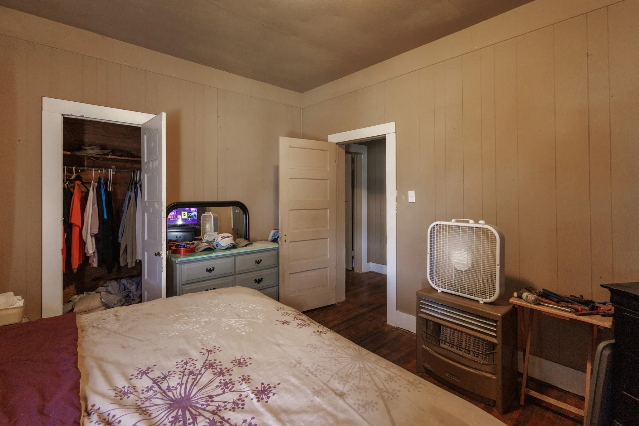 Single Family Residence For Sale in Nolan County , 2202 Chester Street, Sweetwater, Texas 79556, 2 Bedrooms, 1 Bathroom, Garage spaces, 1,280 Sqft, built in 1935, Price $75,000, mls#21276385, Real Estate Agent in Sweetwater, Homes For Sale in Nolan county, Homes For Sale in Sweetwater, Realtor in Sweetwater Texas, Real Estate Brokerage Independent Realty Texas, Luminita Cordes Realtor