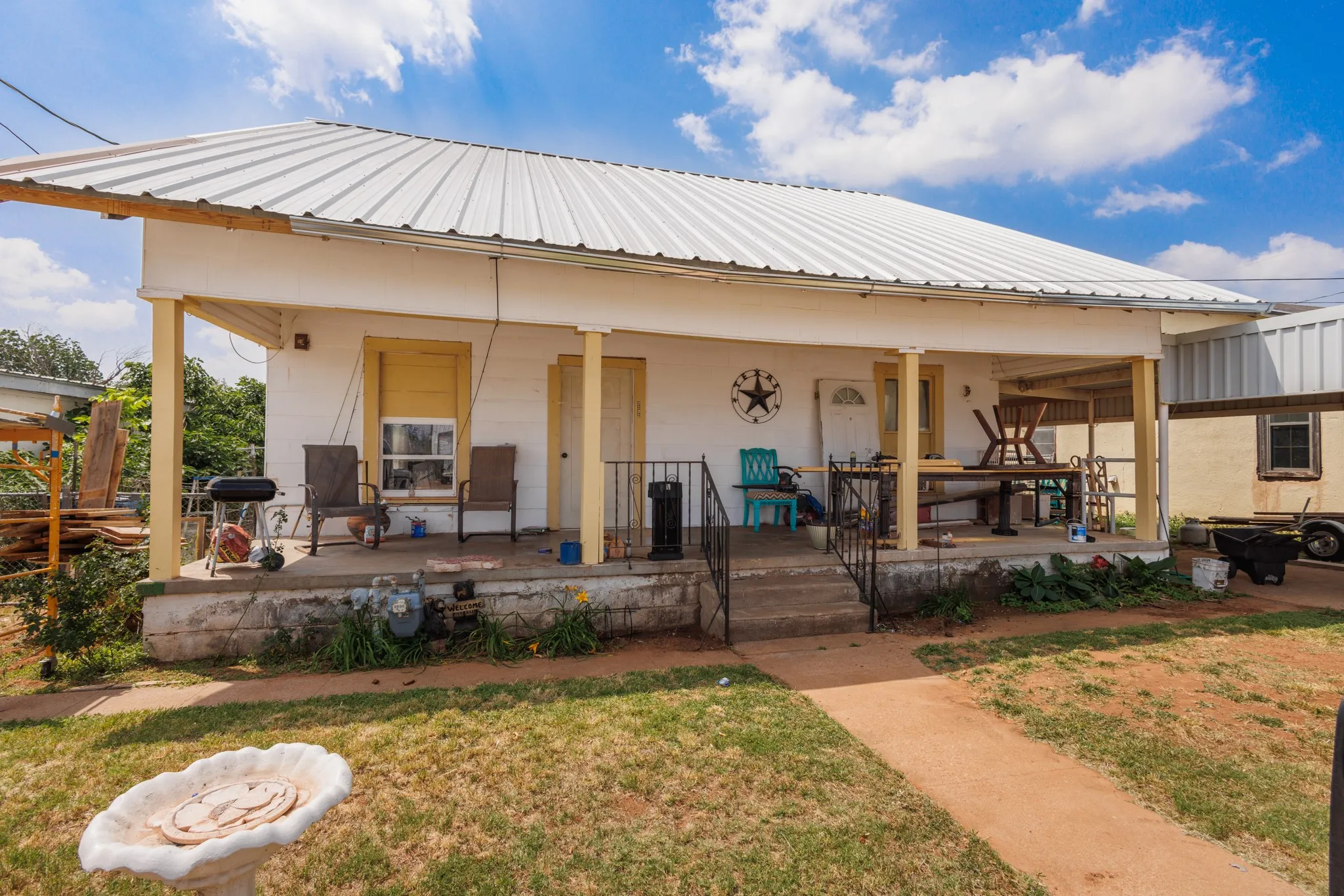 Single Family Residence For Sale in Nolan County , 2202 Chester Street, Sweetwater, Texas 79556, 2 Bedrooms, 1 Bathroom, Garage spaces, 1,280 Sqft, built in 1935, Price $75,000, mls#21276385, Real Estate Agent in Sweetwater, Homes For Sale in Nolan county, Homes For Sale in Sweetwater, Realtor in Sweetwater Texas, Real Estate Brokerage Independent Realty Texas, Luminita Cordes Realtor