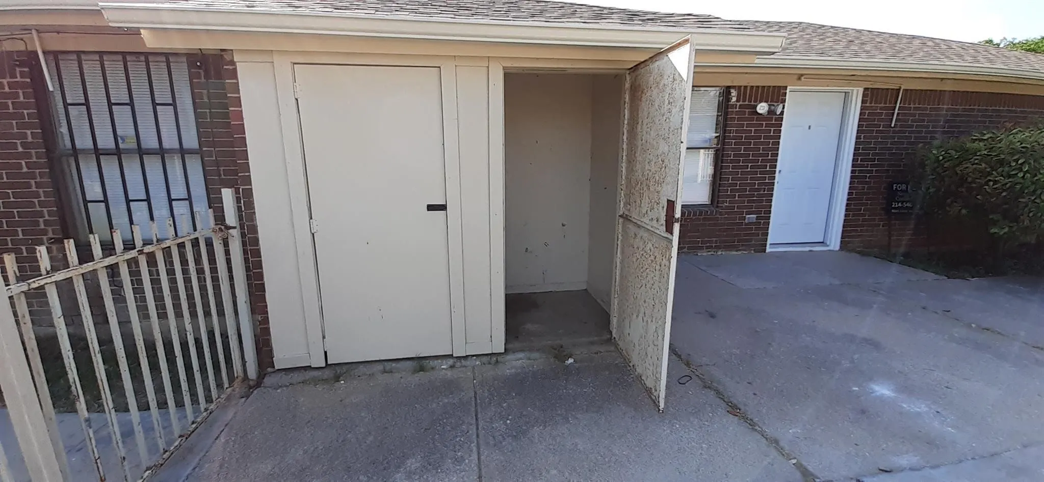 Duplex For Rent in Tarrant County , 2801 19th Street B, Fort Worth, Texas 76106, 2 Bedroom, 1 Bathroom, Garage spaces, 672 Sqft, built in 1983, mls#21283371, Real Estate Agent in Fort Worth, Homes For Rent in Tarrant county, Homes For Rent in Fort Worth, Realtor in Fort Worth Texas, Real Estate Brokerage Independent Realty Texas, Luminita Cordes Realtor