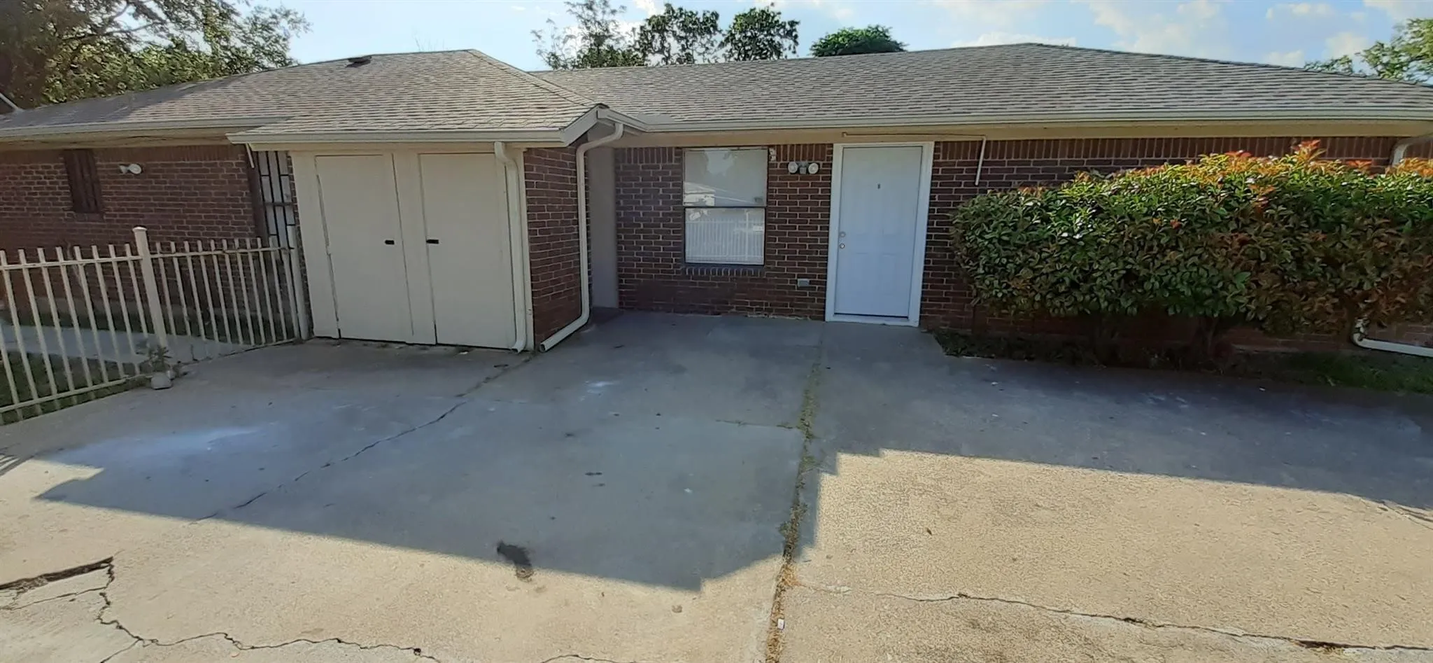 Duplex For Rent in Tarrant County , 2801 19th Street B, Fort Worth, Texas 76106, 2 Bedroom, 1 Bathroom, Garage spaces, 672 Sqft, built in 1983, mls#21283371, Real Estate Agent in Fort Worth, Homes For Rent in Tarrant county, Homes For Rent in Fort Worth, Realtor in Fort Worth Texas, Real Estate Brokerage Independent Realty Texas, Luminita Cordes Realtor