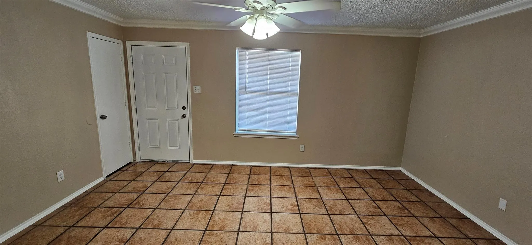 Duplex For Rent in Tarrant County , 2801 19th Street B, Fort Worth, Texas 76106, 2 Bedroom, 1 Bathroom, Garage spaces, 672 Sqft, built in 1983, mls#21283371, Real Estate Agent in Fort Worth, Homes For Rent in Tarrant county, Homes For Rent in Fort Worth, Realtor in Fort Worth Texas, Real Estate Brokerage Independent Realty Texas, Luminita Cordes Realtor