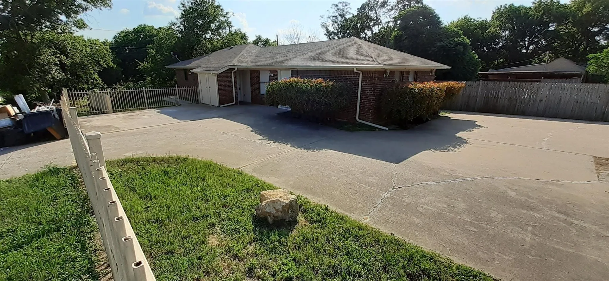 Duplex For Rent in Tarrant County , 2801 19th Street B, Fort Worth, Texas 76106, 2 Bedroom, 1 Bathroom, Garage spaces, 672 Sqft, built in 1983, mls#21283371, Real Estate Agent in Fort Worth, Homes For Rent in Tarrant county, Homes For Rent in Fort Worth, Realtor in Fort Worth Texas, Real Estate Brokerage Independent Realty Texas, Luminita Cordes Realtor