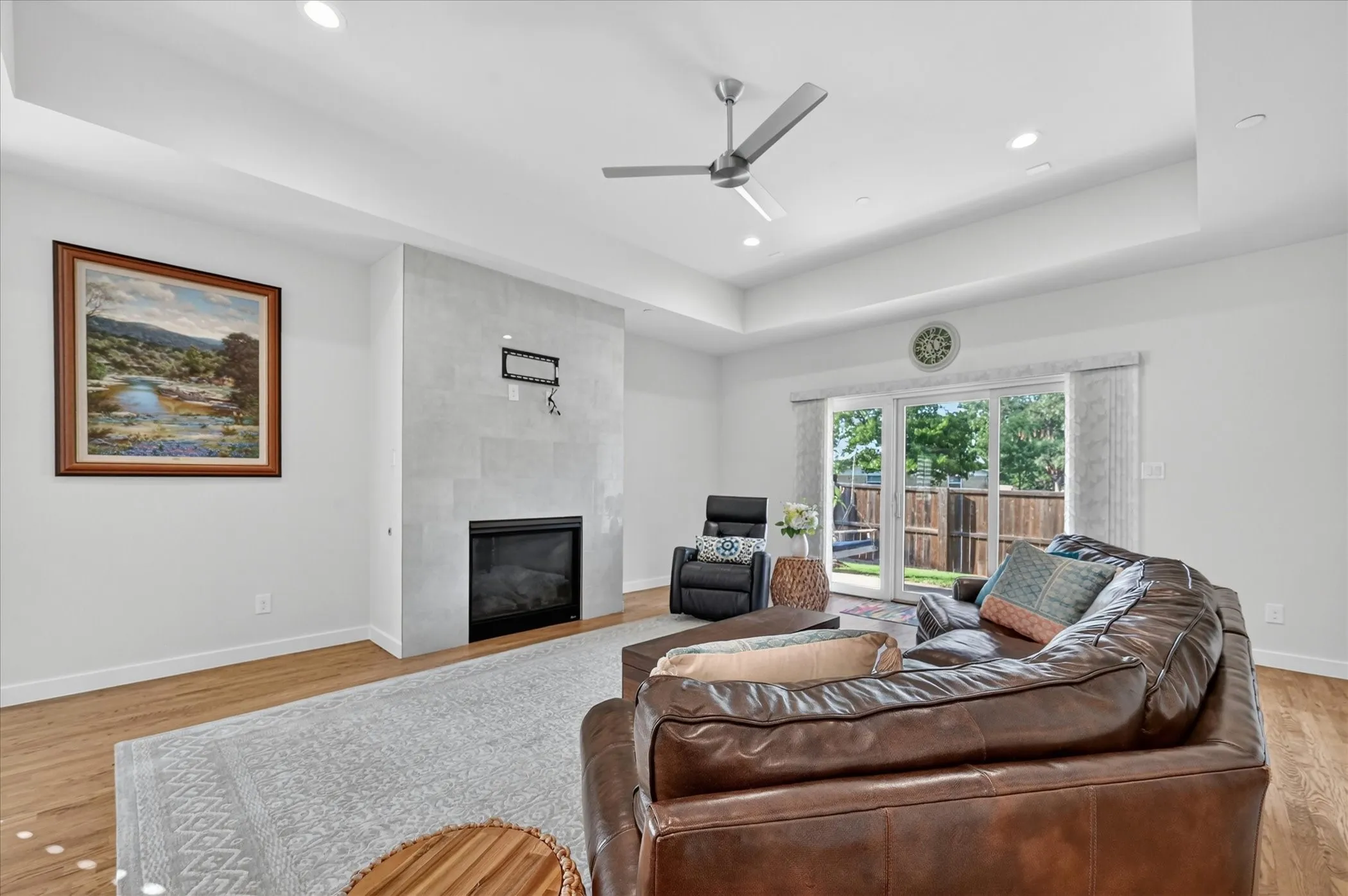 Single Family Residence For Sale in Tarrant County , 1018 Meadow Bend Loop N, Grapevine, Texas 76051, 3 Bedroom, 3 Bathroom, 2 Garage spaces, 2,256 Sqft, built in 2020, mls#21269720, Real Estate Agent in Grapevine, Homes For Sale in Tarrant county, Homes For Sale in Grapevine, Realtor in Grapevine Texas, Real Estate Brokerage Independent Realty Texas, Luminita Cordes Realtor