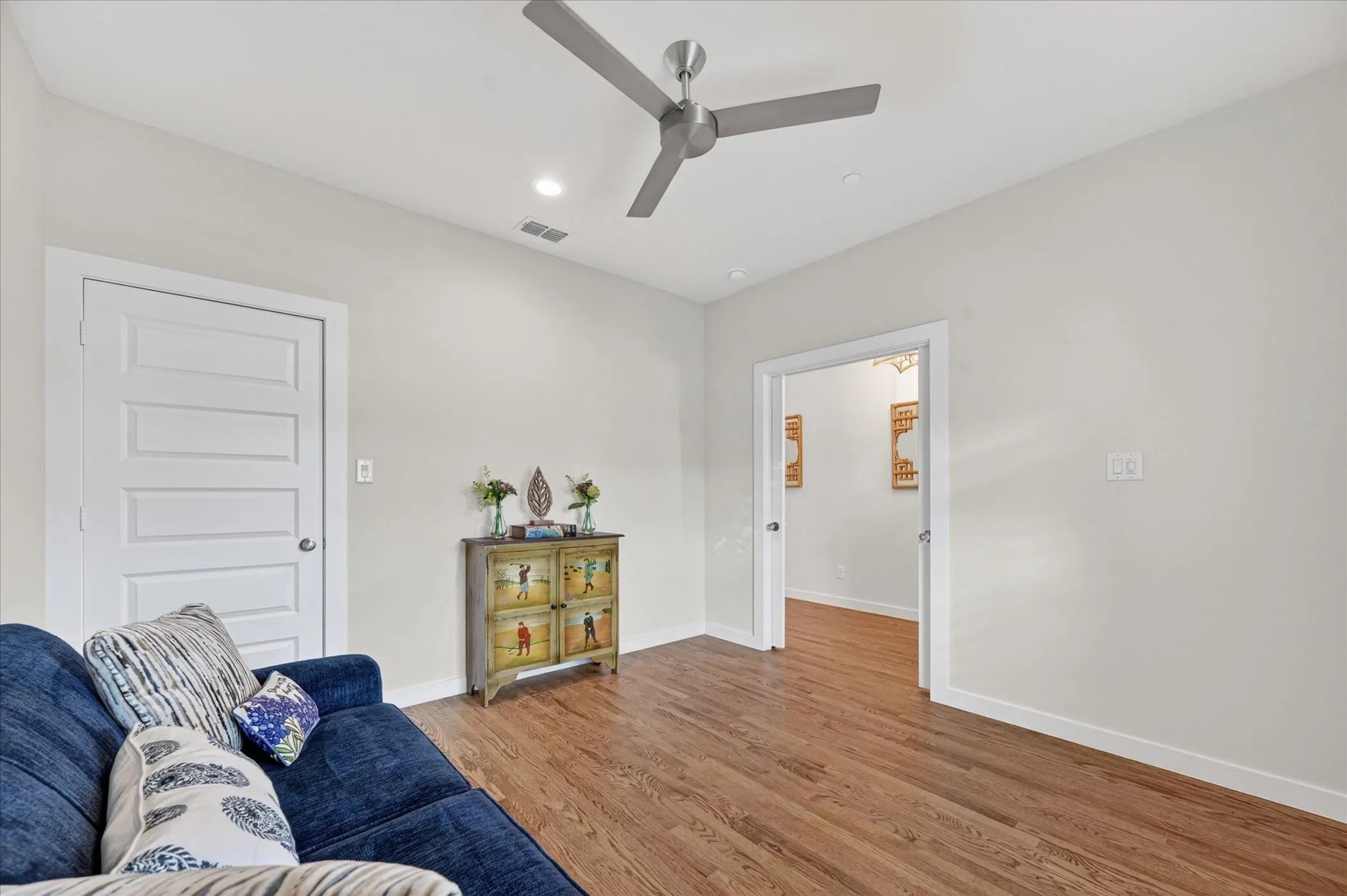 Office/flex room w closet