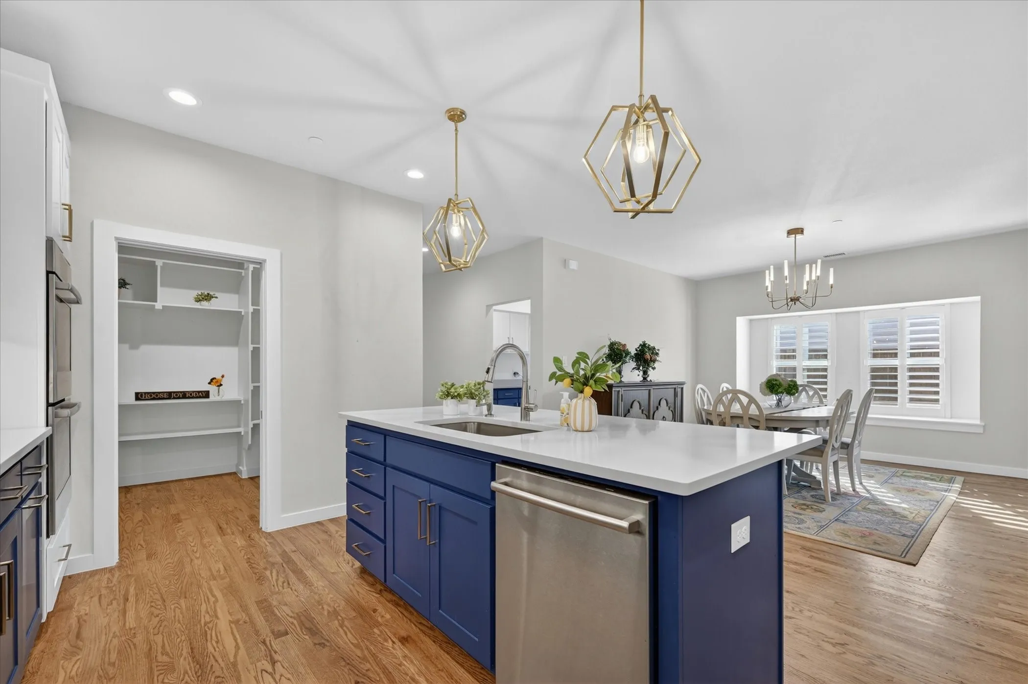 Single Family Residence For Sale in Tarrant County , 1018 Meadow Bend Loop N, Grapevine, Texas 76051, 3 Bedroom, 3 Bathroom, 2 Garage spaces, 2,256 Sqft, built in 2020, mls#21269720, Real Estate Agent in Grapevine, Homes For Sale in Tarrant county, Homes For Sale in Grapevine, Realtor in Grapevine Texas, Real Estate Brokerage Independent Realty Texas, Luminita Cordes Realtor