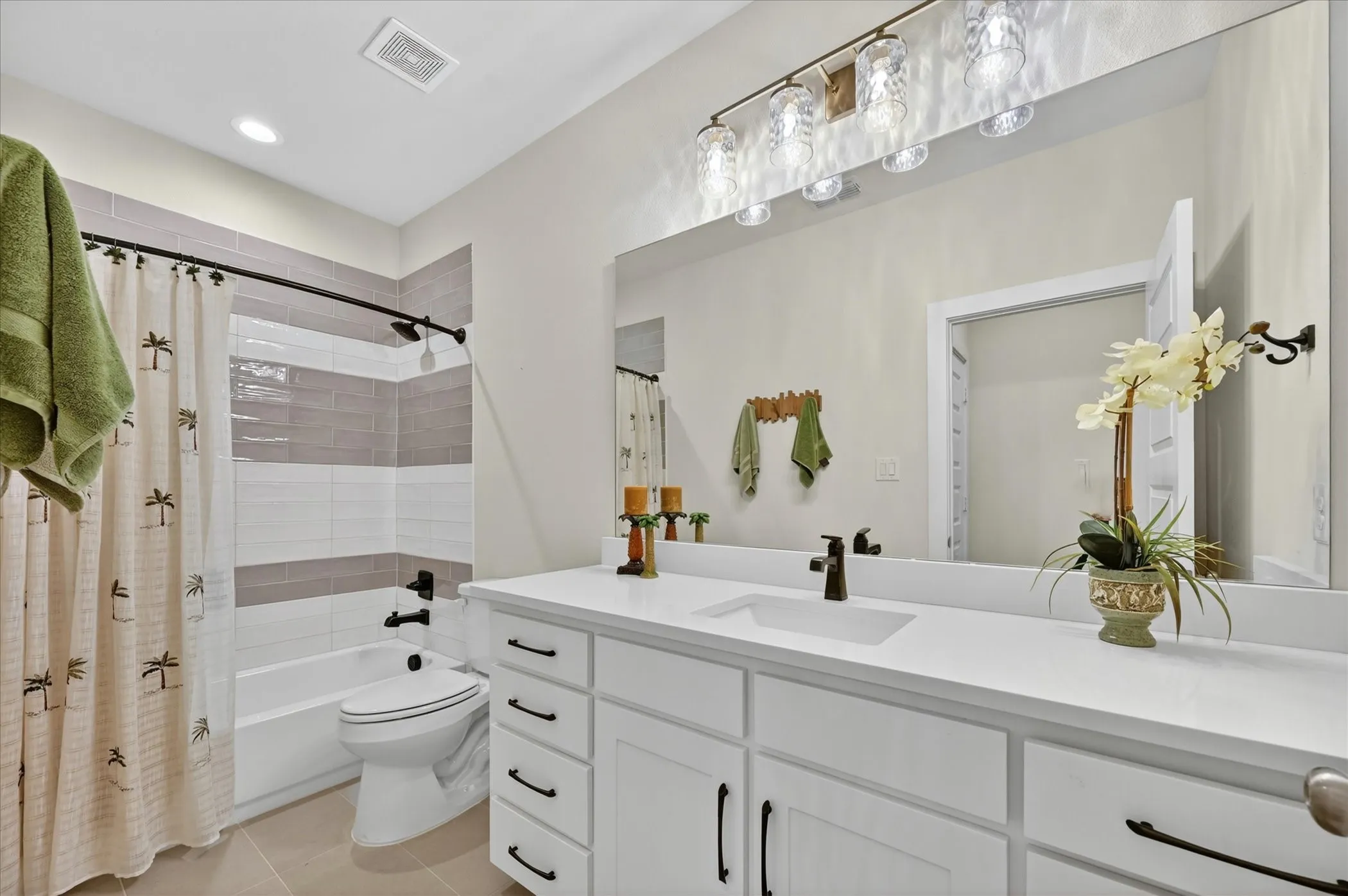 Single Family Residence For Sale in Tarrant County , 1018 Meadow Bend Loop N, Grapevine, Texas 76051, 3 Bedroom, 3 Bathroom, 2 Garage spaces, 2,256 Sqft, built in 2020, mls#21269720, Real Estate Agent in Grapevine, Homes For Sale in Tarrant county, Homes For Sale in Grapevine, Realtor in Grapevine Texas, Real Estate Brokerage Independent Realty Texas, Luminita Cordes Realtor