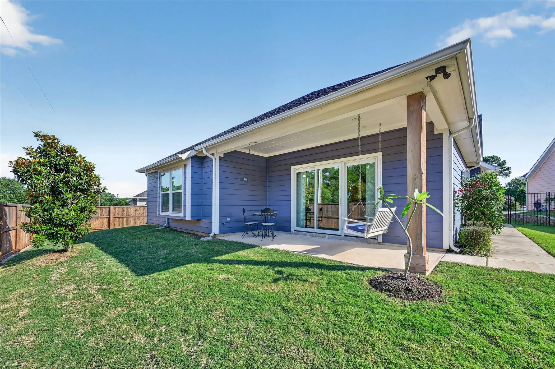 Single Family Residence For Sale in Tarrant County , 1018 Meadow Bend Loop N, Grapevine, Texas 76051, 3 Bedroom, 3 Bathroom, 2 Garage spaces, 2,256 Sqft, built in 2020, mls#21269720, Real Estate Agent in Grapevine, Homes For Sale in Tarrant county, Homes For Sale in Grapevine, Realtor in Grapevine Texas, Real Estate Brokerage Independent Realty Texas, Luminita Cordes Realtor