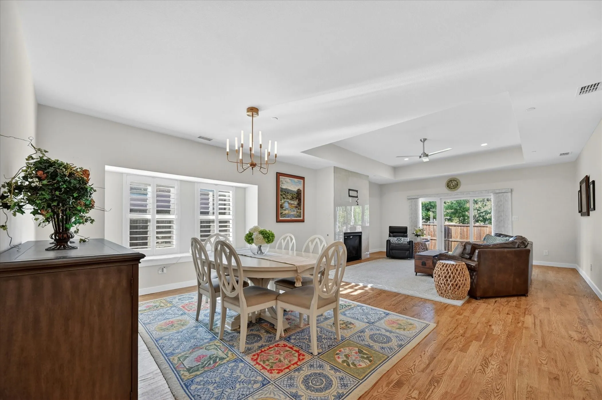 Single Family Residence For Sale in Tarrant County , 1018 Meadow Bend Loop N, Grapevine, Texas 76051, 3 Bedroom, 3 Bathroom, 2 Garage spaces, 2,256 Sqft, built in 2020, mls#21269720, Real Estate Agent in Grapevine, Homes For Sale in Tarrant county, Homes For Sale in Grapevine, Realtor in Grapevine Texas, Real Estate Brokerage Independent Realty Texas, Luminita Cordes Realtor