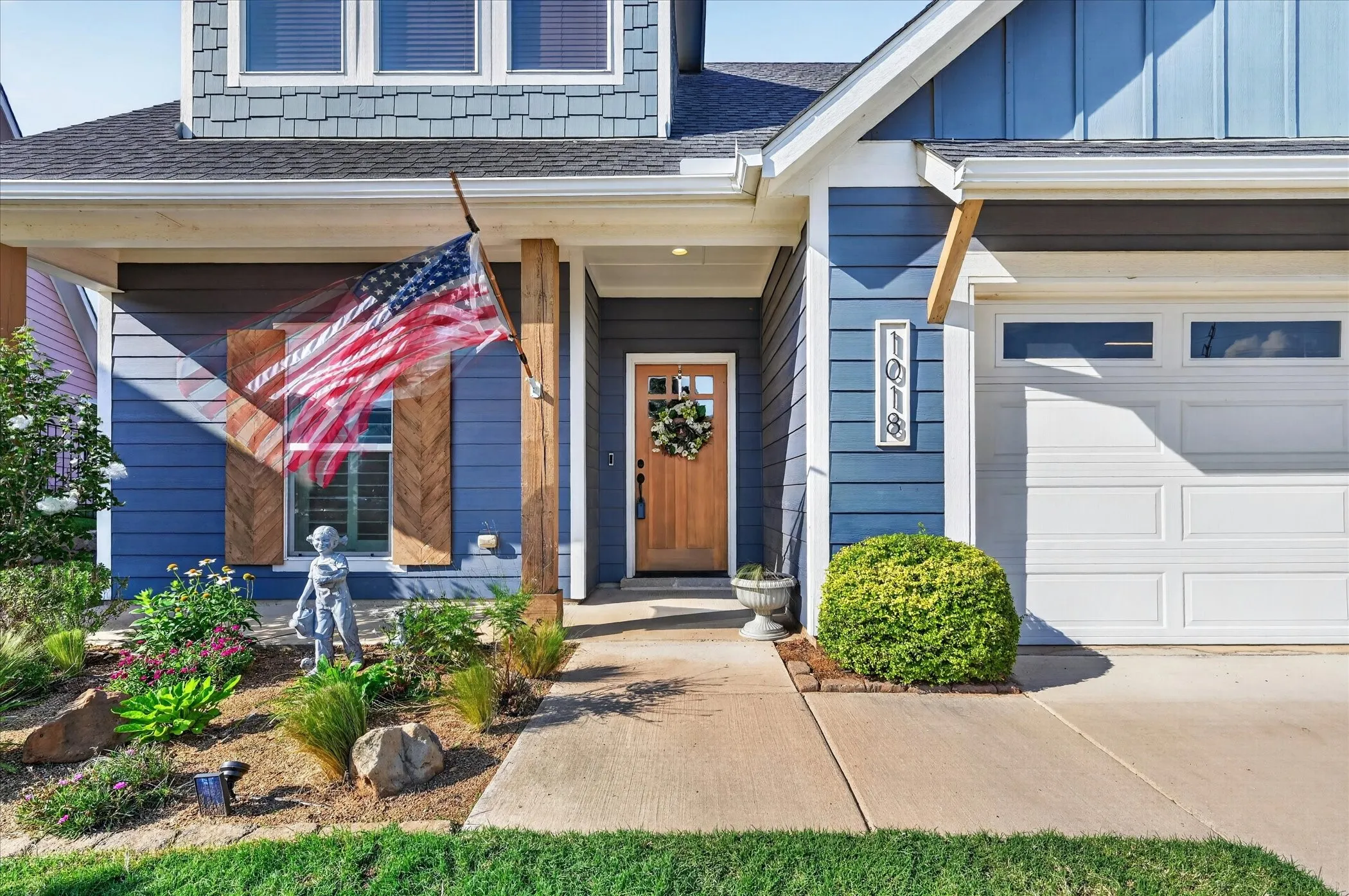Single Family Residence For Sale in Tarrant County , 1018 Meadow Bend Loop N, Grapevine, Texas 76051, 3 Bedroom, 3 Bathroom, 2 Garage spaces, 2,256 Sqft, built in 2020, mls#21269720, Real Estate Agent in Grapevine, Homes For Sale in Tarrant county, Homes For Sale in Grapevine, Realtor in Grapevine Texas, Real Estate Brokerage Independent Realty Texas, Luminita Cordes Realtor
