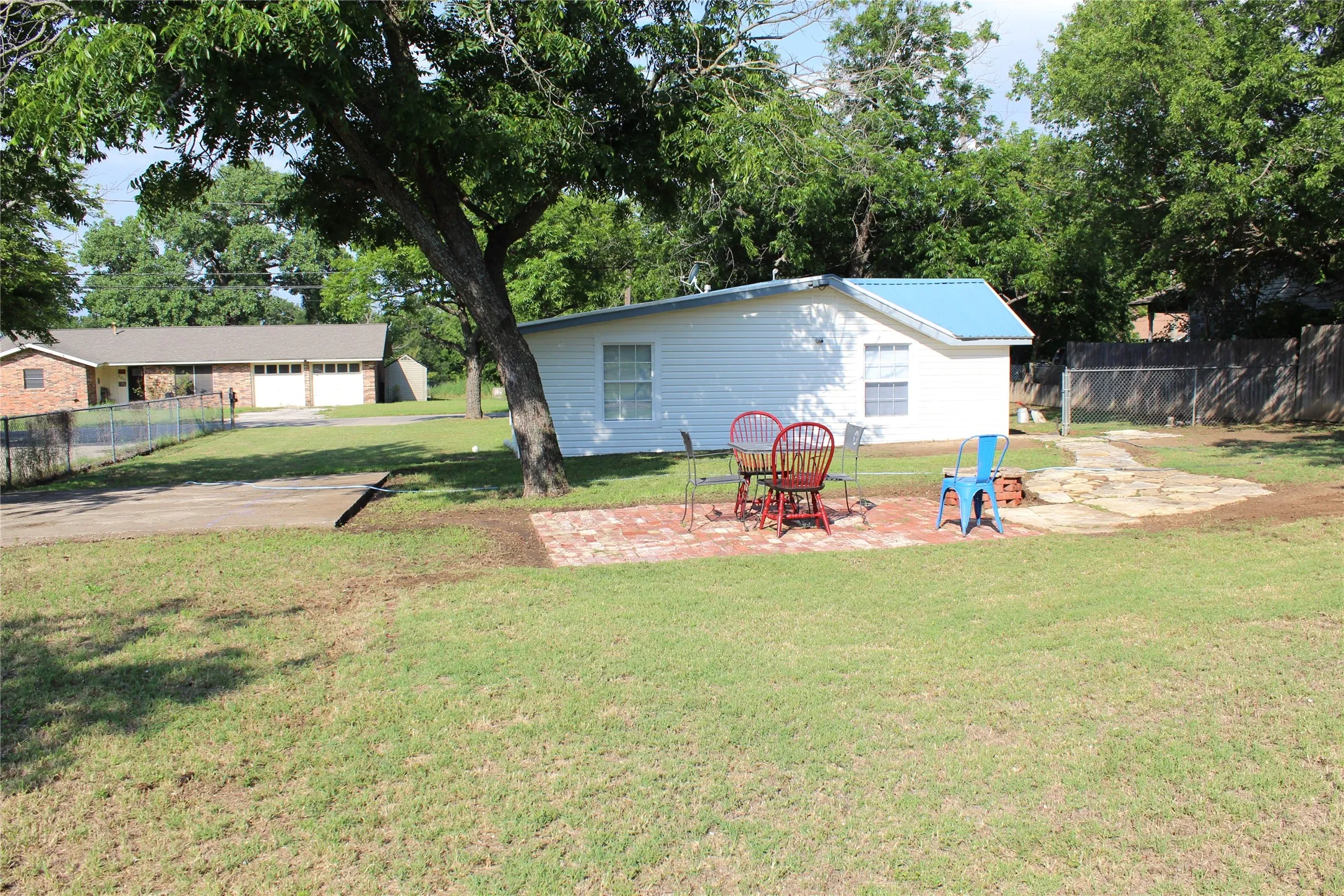 Single Family Residence For Sale in Erath County , 303 S Lennox Street, Stephenville, Texas 76401, 2 Bedroom, 1 Bathroom, Garage spaces, 928 Sqft, built in 1940, mls#21281334, Real Estate Agent in Stephenville, Homes For Sale in Erath county, Homes For Sale in Stephenville, Realtor in Stephenville Texas, Real Estate Brokerage Independent Realty Texas, Luminita Cordes Realtor