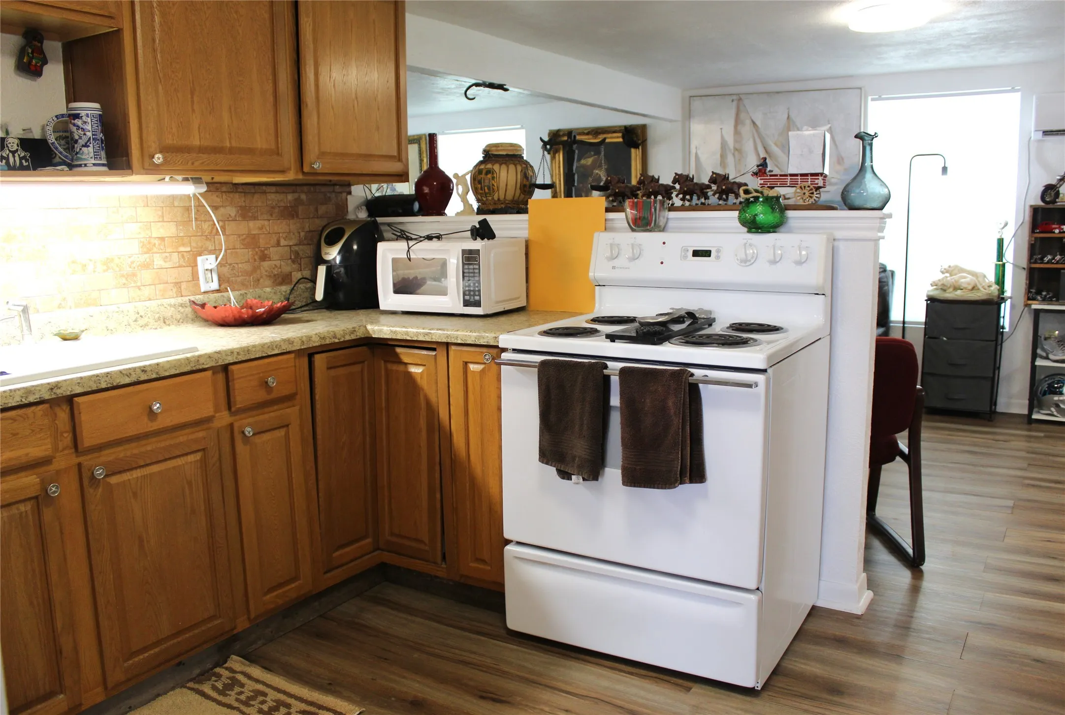 Single Family Residence For Sale in Erath County , 303 S Lennox Street, Stephenville, Texas 76401, 2 Bedroom, 1 Bathroom, Garage spaces, 928 Sqft, built in 1940, mls#21281334, Real Estate Agent in Stephenville, Homes For Sale in Erath county, Homes For Sale in Stephenville, Realtor in Stephenville Texas, Real Estate Brokerage Independent Realty Texas, Luminita Cordes Realtor