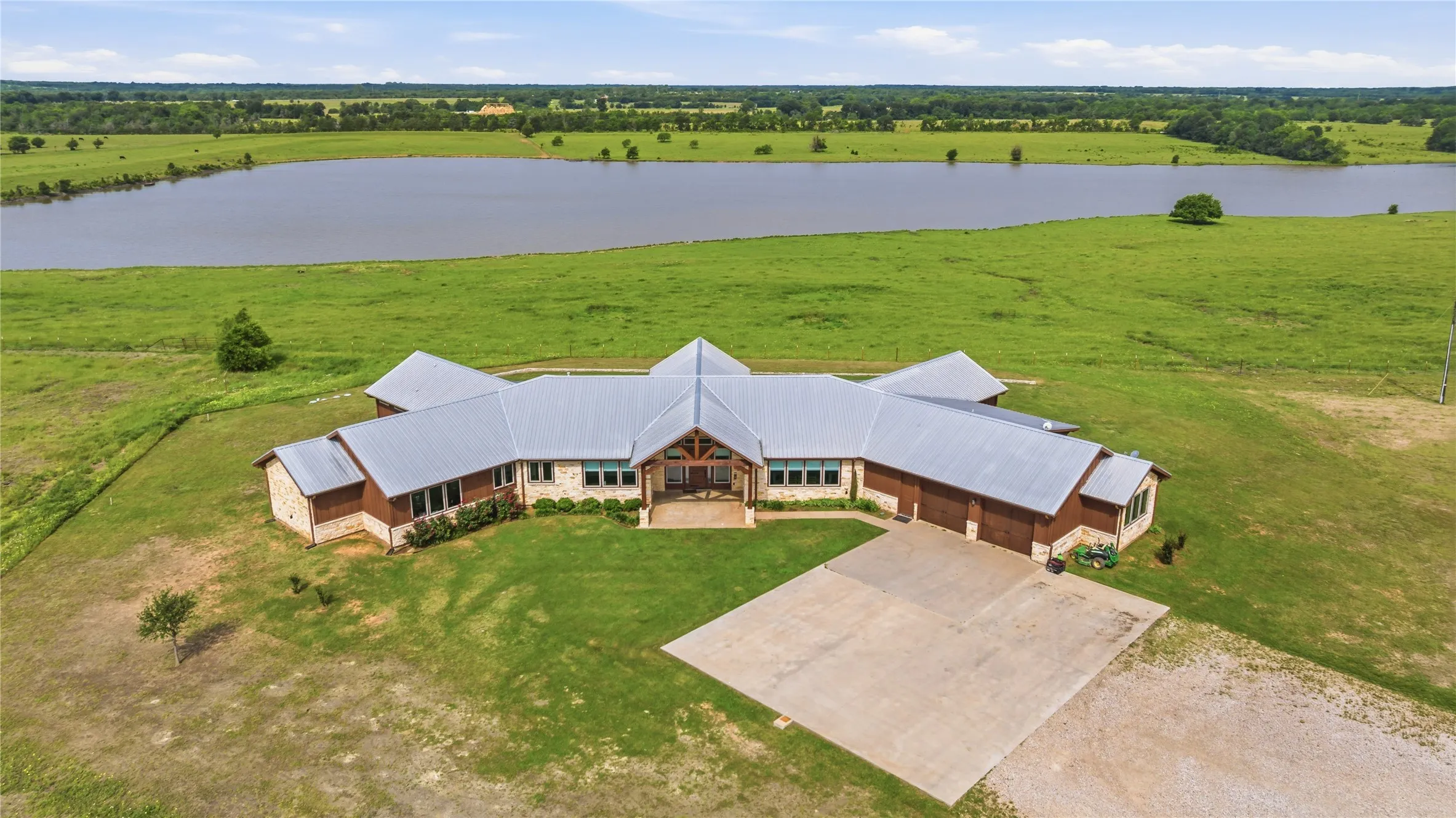 Farm For Sale in Lamar County , TBD HIGHWAY 24, Paris, Texas 75462, 4 Bedrooms, 6 Bathrooms, 2 Garage spaces, 4,399 Sqft, built in 2018, Price $2,900,000, mls#21281617, Real Estate Agent in Paris, Homes For Sale in Lamar county, Homes For Sale in Paris, Realtor in Paris Texas, Real Estate Brokerage Independent Realty Texas, Luminita Cordes Realtor