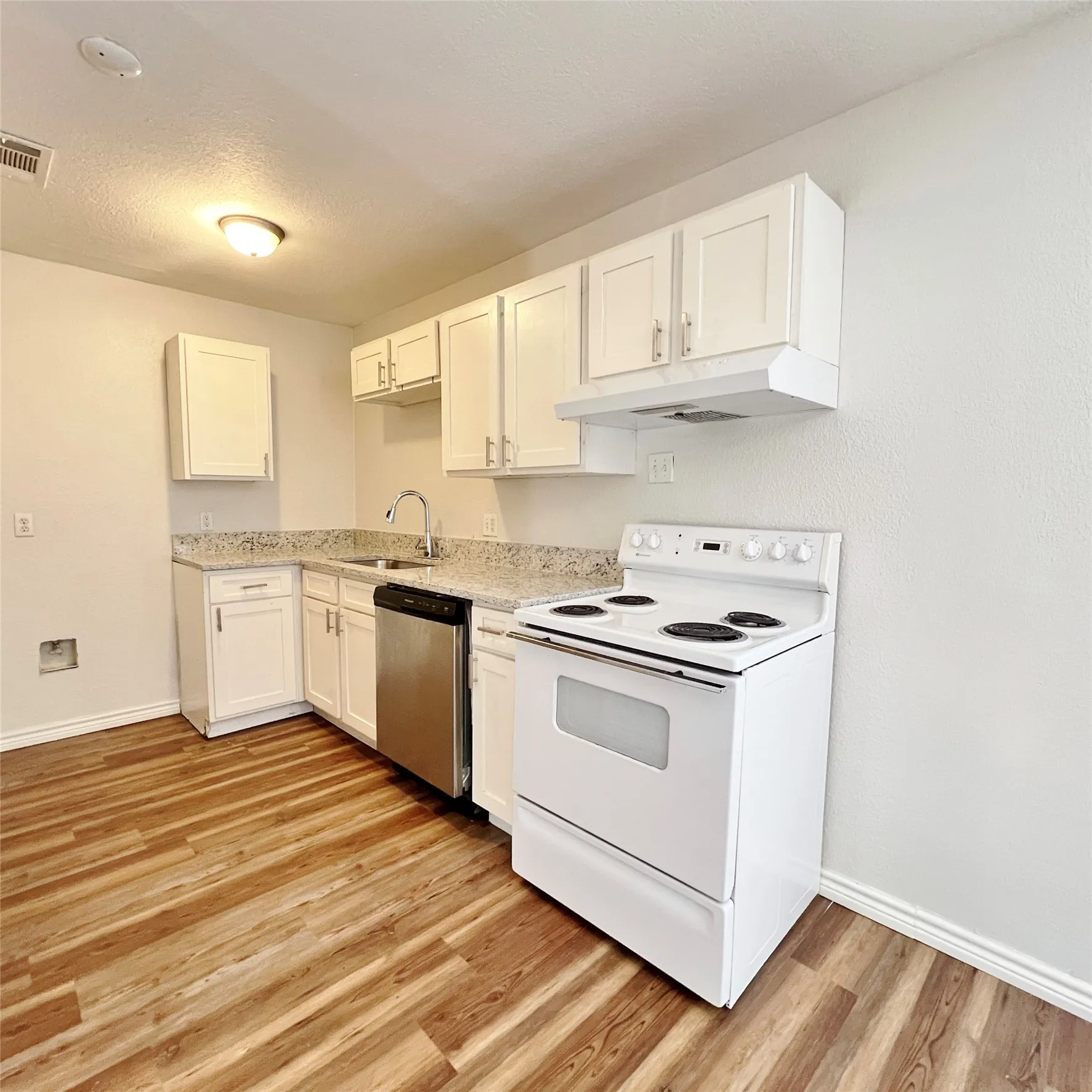 Single Family Residence For Rent in Dallas County , 2310 Healey Drive, Dallas, Texas 75228, 3 Bedroom, 2 Bathroom, Garage spaces, 1,230 Sqft, built in 1954, mls#21283651, Real Estate Agent in Dallas, Homes For Rent in Dallas county, Homes For Rent in Dallas, Realtor in Dallas Texas, Real Estate Brokerage Independent Realty Texas, Luminita Cordes Realtor