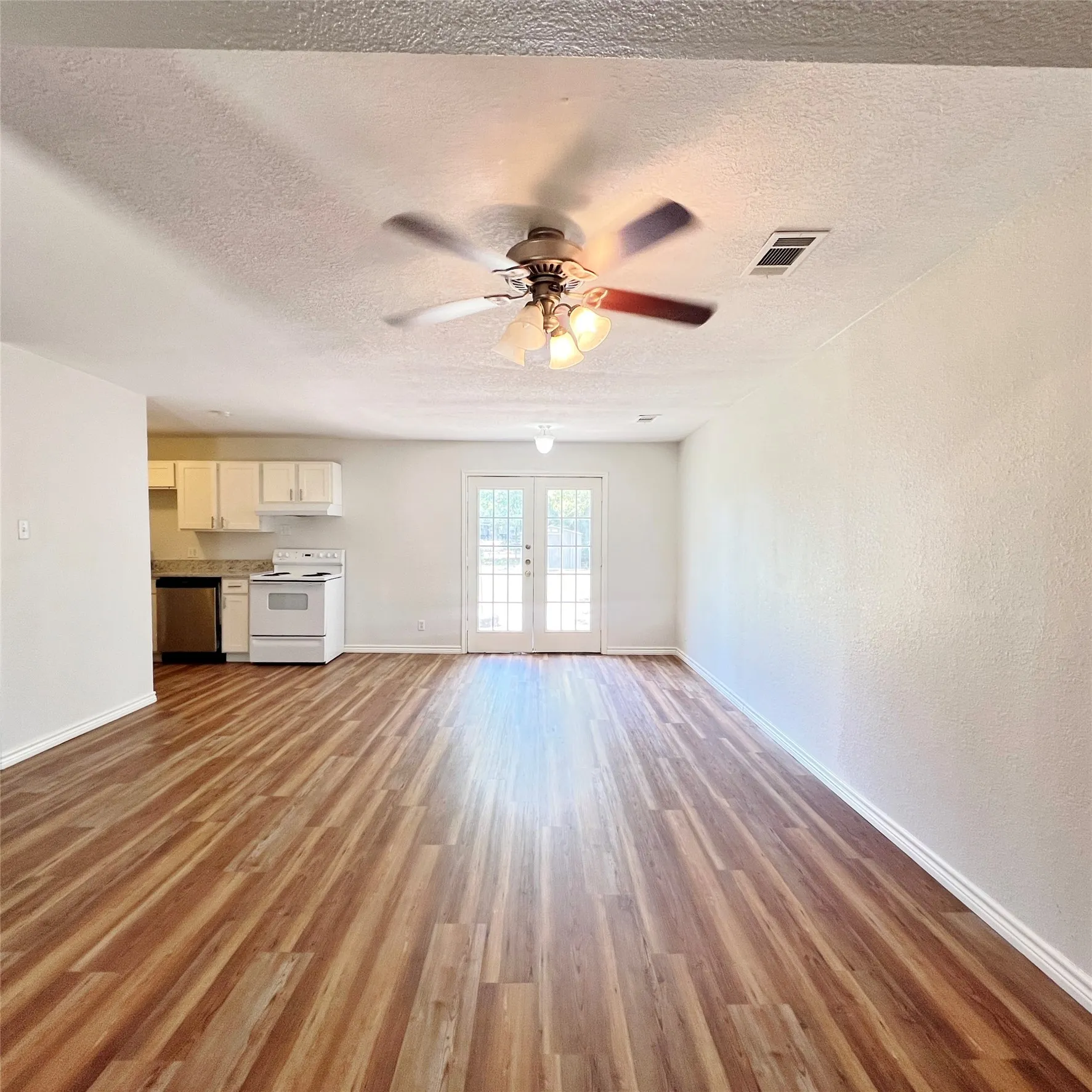 Single Family Residence For Rent in Dallas County , 2310 Healey Drive, Dallas, Texas 75228, 3 Bedroom, 2 Bathroom, Garage spaces, 1,230 Sqft, built in 1954, mls#21283651, Real Estate Agent in Dallas, Homes For Rent in Dallas county, Homes For Rent in Dallas, Realtor in Dallas Texas, Real Estate Brokerage Independent Realty Texas, Luminita Cordes Realtor