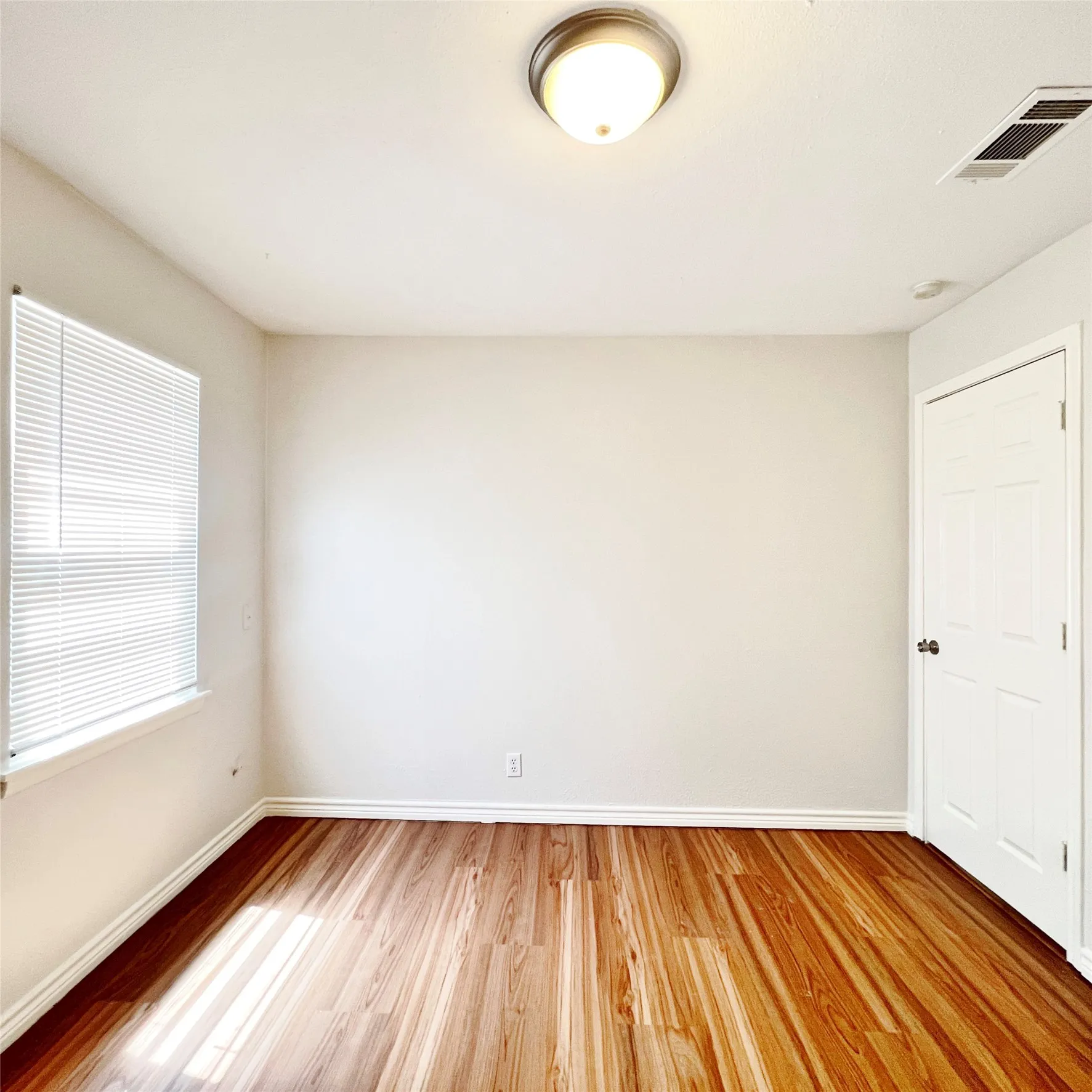Single Family Residence For Rent in Dallas County , 2310 Healey Drive, Dallas, Texas 75228, 3 Bedroom, 2 Bathroom, Garage spaces, 1,230 Sqft, built in 1954, mls#21283651, Real Estate Agent in Dallas, Homes For Rent in Dallas county, Homes For Rent in Dallas, Realtor in Dallas Texas, Real Estate Brokerage Independent Realty Texas, Luminita Cordes Realtor