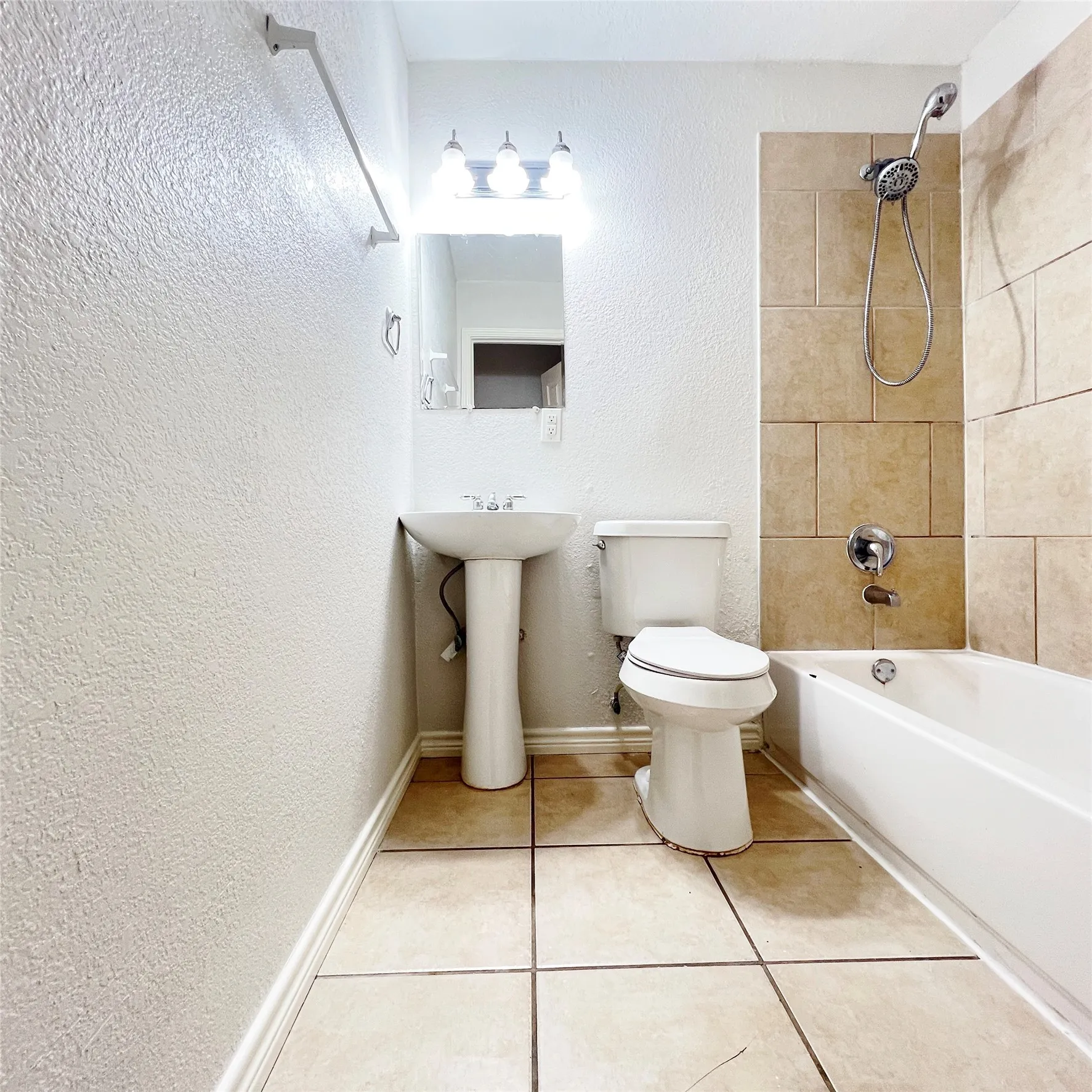 Single Family Residence For Rent in Dallas County , 2310 Healey Drive, Dallas, Texas 75228, 3 Bedroom, 2 Bathroom, Garage spaces, 1,230 Sqft, built in 1954, mls#21283651, Real Estate Agent in Dallas, Homes For Rent in Dallas county, Homes For Rent in Dallas, Realtor in Dallas Texas, Real Estate Brokerage Independent Realty Texas, Luminita Cordes Realtor