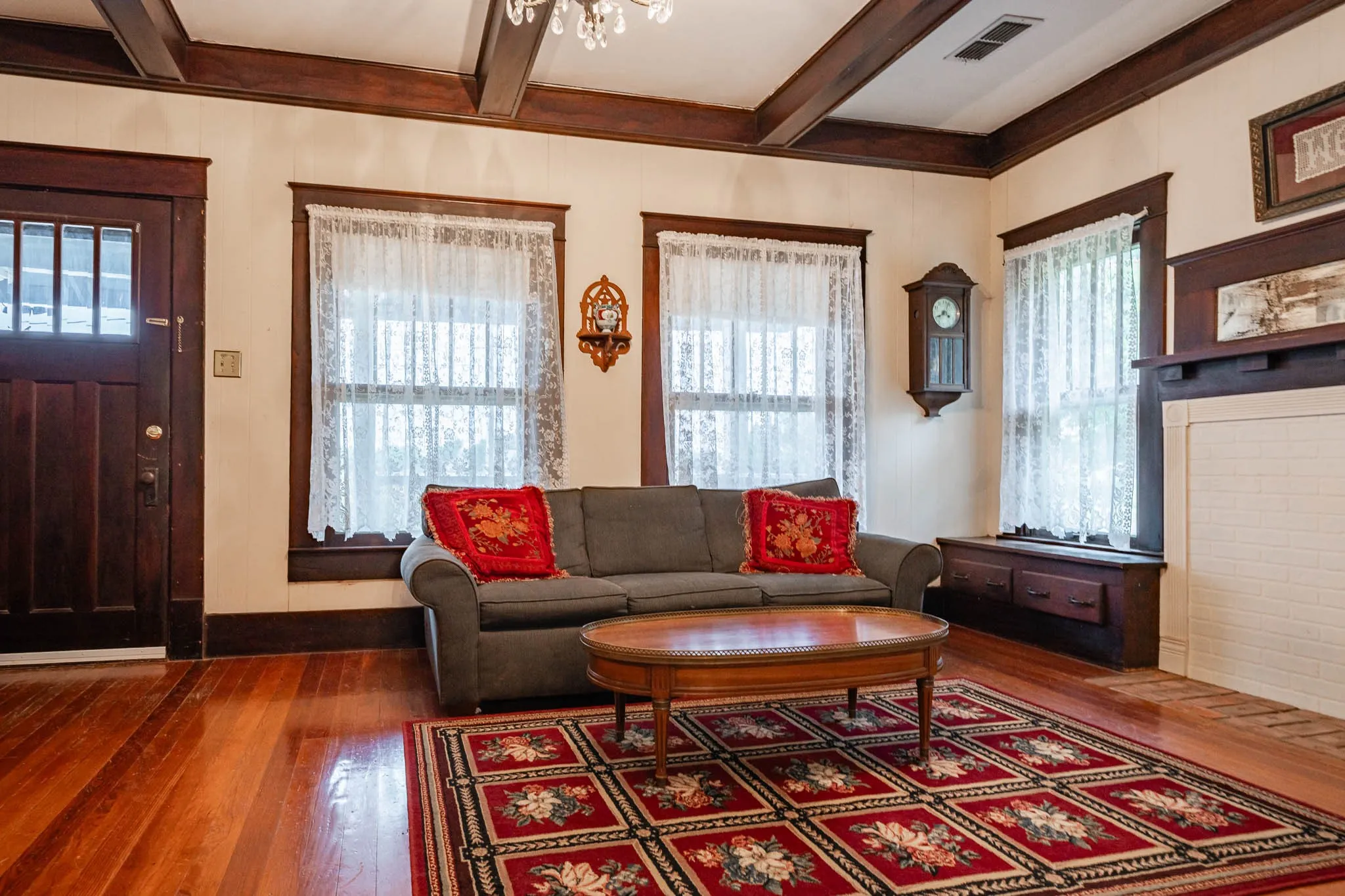 Single Family Residence For Sale in Jones County , 911 23rd Street, Anson, Texas 79501, 2 Bedroom, 1 Bathroom, Garage spaces, 1,823 Sqft, built in 1908, mls#21283648, Real Estate Agent in Anson, Homes For Sale in Jones county, Homes For Sale in Anson, Realtor in Anson Texas, Real Estate Brokerage Independent Realty Texas, Luminita Cordes Realtor