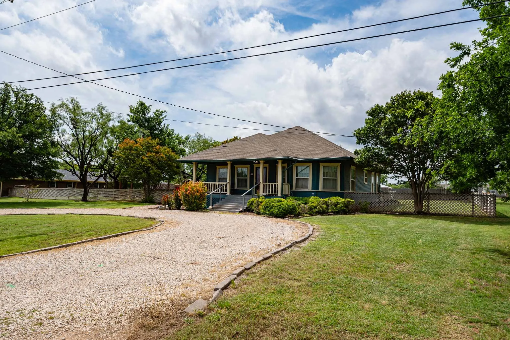 Single Family Residence For Sale in Jones County , 911 23rd Street, Anson, Texas 79501, 2 Bedroom, 1 Bathroom, Garage spaces, 1,823 Sqft, built in 1908, mls#21283648, Real Estate Agent in Anson, Homes For Sale in Jones county, Homes For Sale in Anson, Realtor in Anson Texas, Real Estate Brokerage Independent Realty Texas, Luminita Cordes Realtor
