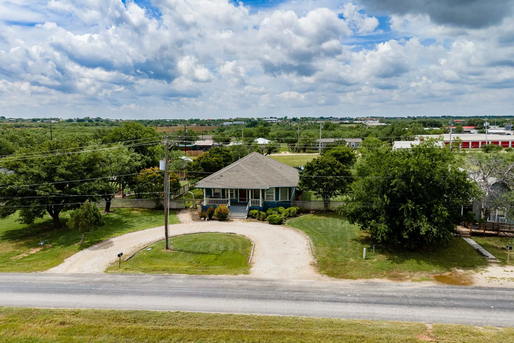 Single Family Residence For Sale in Jones County , 911 23rd Street, Anson, Texas 79501, 2 Bedroom, 1 Bathroom, Garage spaces, 1,823 Sqft, built in 1908, mls#21283648, Real Estate Agent in Anson, Homes For Sale in Jones county, Homes For Sale in Anson, Realtor in Anson Texas, Real Estate Brokerage Independent Realty Texas, Luminita Cordes Realtor
