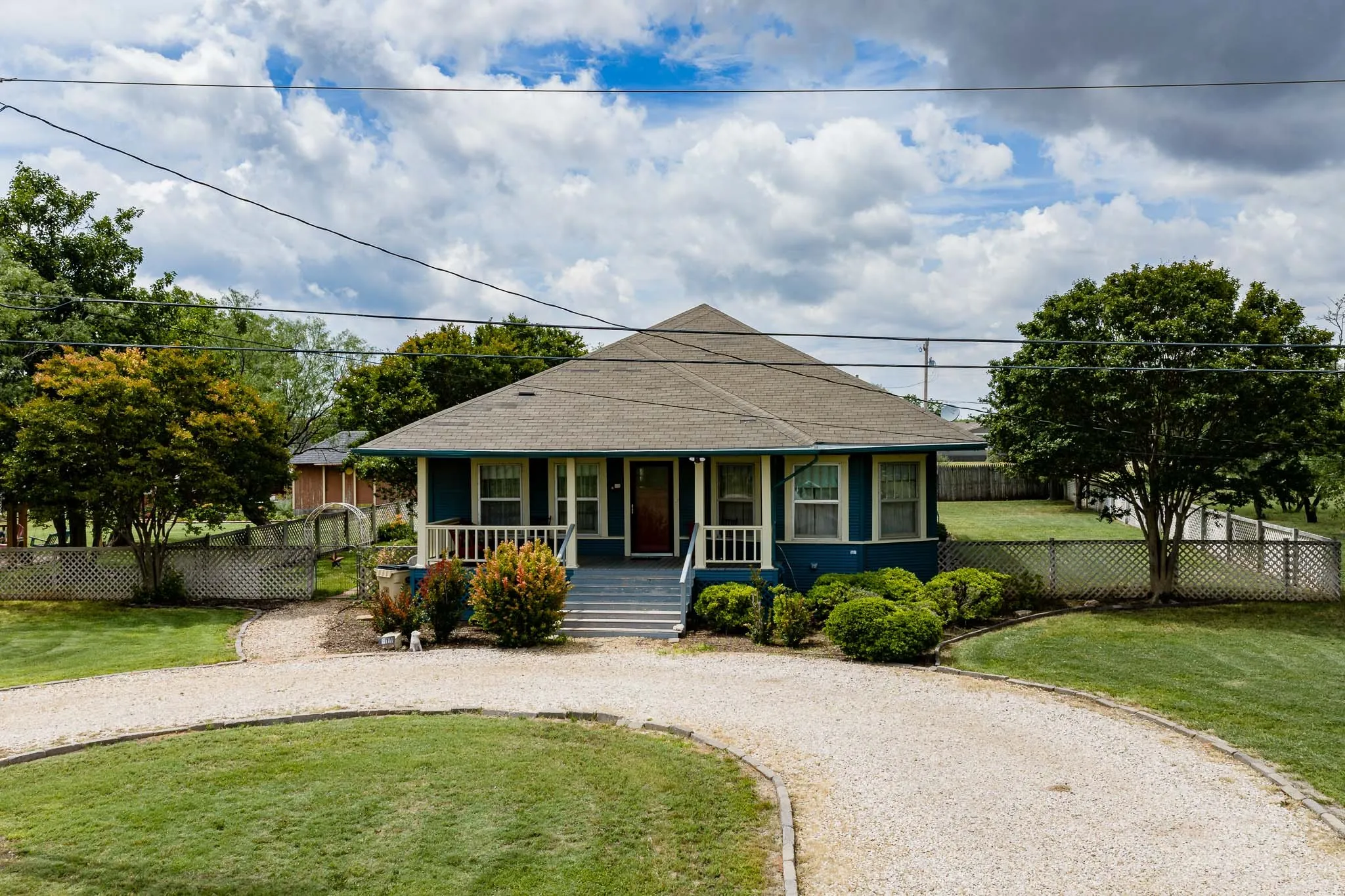 Single Family Residence For Sale in Jones County , 911 23rd Street, Anson, Texas 79501, 2 Bedroom, 1 Bathroom, Garage spaces, 1,823 Sqft, built in 1908, mls#21283648, Real Estate Agent in Anson, Homes For Sale in Jones county, Homes For Sale in Anson, Realtor in Anson Texas, Real Estate Brokerage Independent Realty Texas, Luminita Cordes Realtor