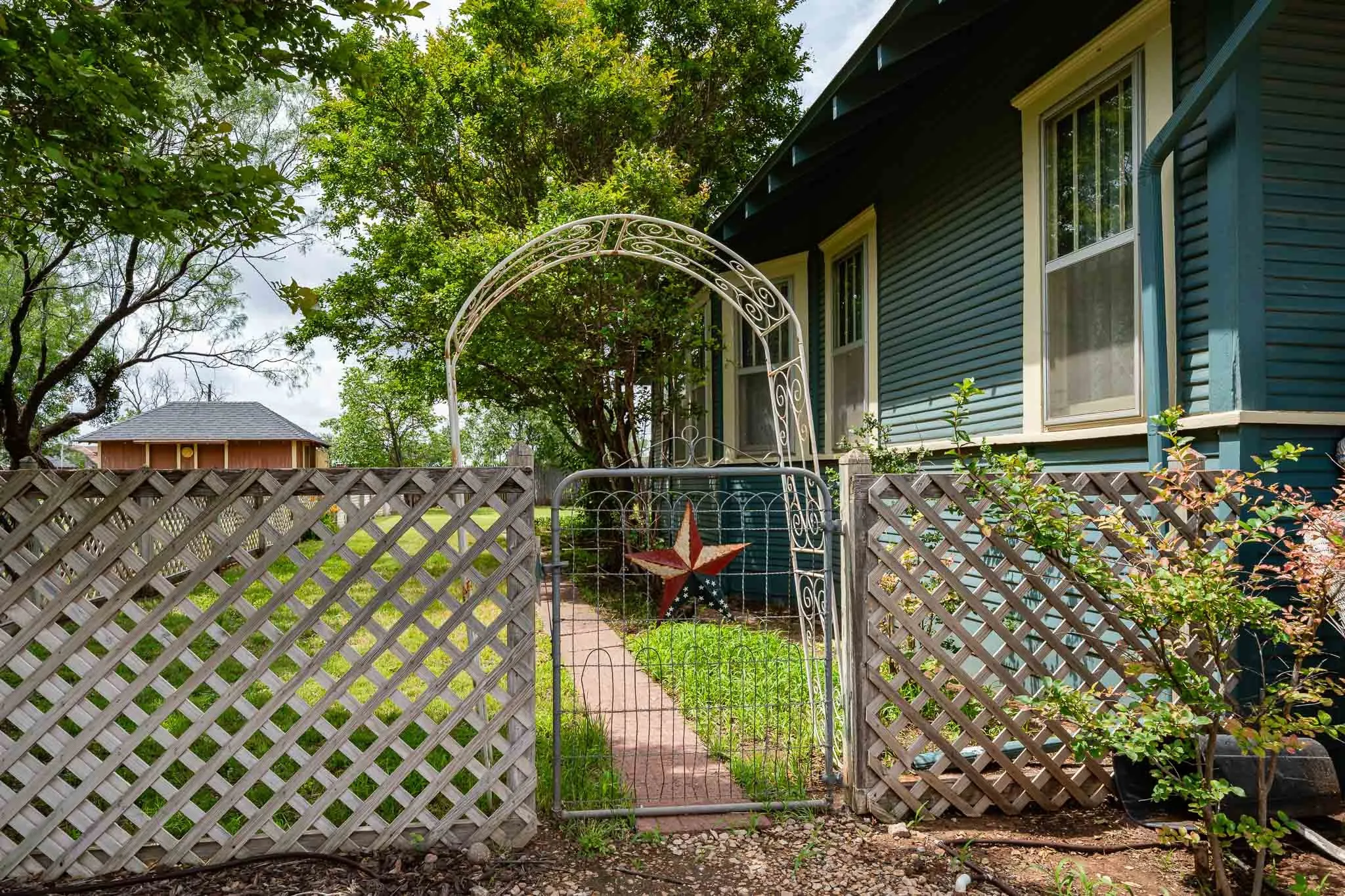 Single Family Residence For Sale in Jones County , 911 23rd Street, Anson, Texas 79501, 2 Bedroom, 1 Bathroom, Garage spaces, 1,823 Sqft, built in 1908, mls#21283648, Real Estate Agent in Anson, Homes For Sale in Jones county, Homes For Sale in Anson, Realtor in Anson Texas, Real Estate Brokerage Independent Realty Texas, Luminita Cordes Realtor
