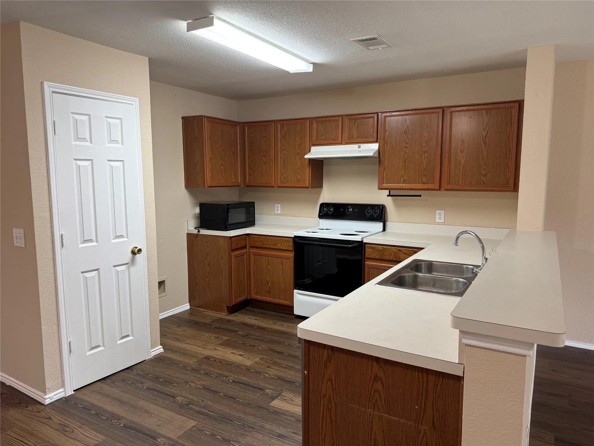 Single Family Residence For Rent in Denton County , 8824 Sagebrush Trail, Cross Roads, Texas 76227, 4 Bedroom, 2 Bathroom, 2 Garage spaces, 1,959 Sqft, built in 2004, mls#21283596, Real Estate Agent in Cross Roads, Homes For Rent in Denton county, Homes For Rent in Cross Roads, Realtor in Cross Roads Texas, Real Estate Brokerage Independent Realty Texas, Luminita Cordes Realtor
