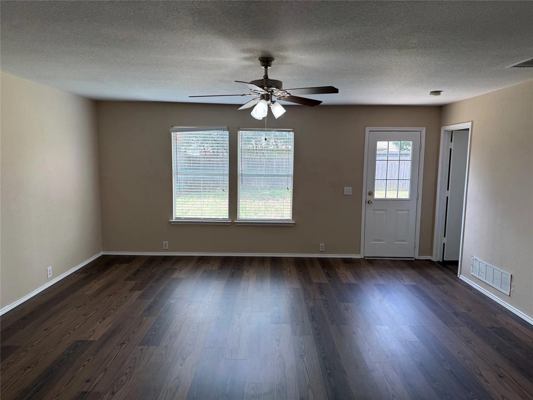 Single Family Residence For Rent in Denton County , 8824 Sagebrush Trail, Cross Roads, Texas 76227, 4 Bedroom, 2 Bathroom, 2 Garage spaces, 1,959 Sqft, built in 2004, mls#21283596, Real Estate Agent in Cross Roads, Homes For Rent in Denton county, Homes For Rent in Cross Roads, Realtor in Cross Roads Texas, Real Estate Brokerage Independent Realty Texas, Luminita Cordes Realtor