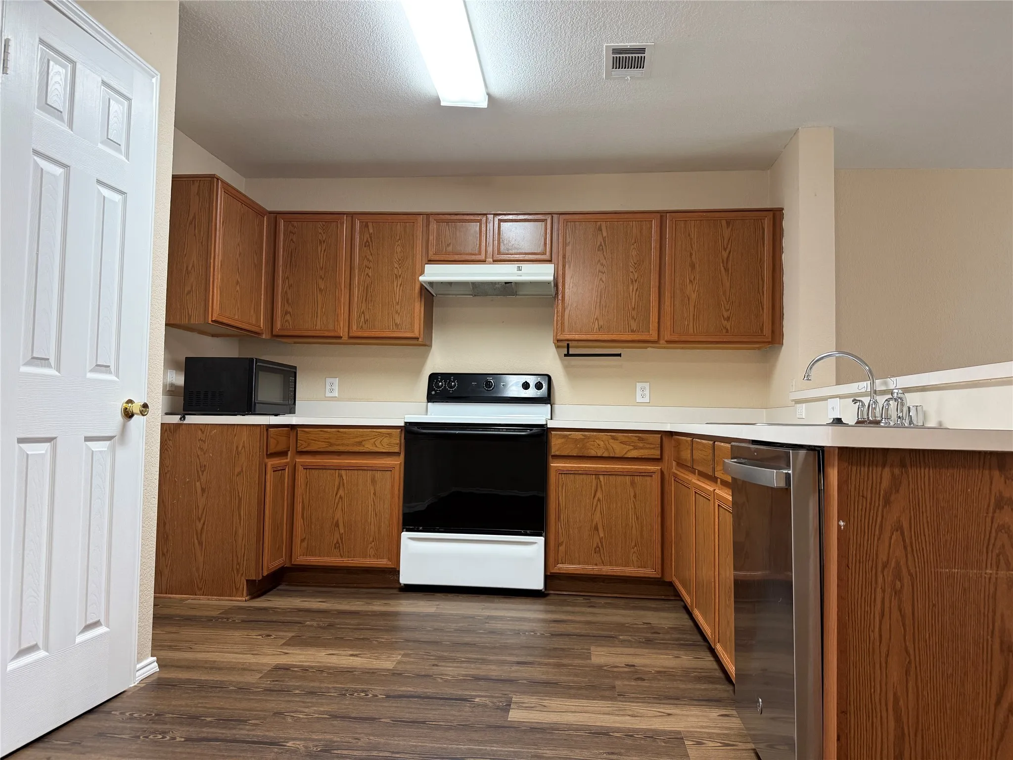 Single Family Residence For Rent in Denton County , 8824 Sagebrush Trail, Cross Roads, Texas 76227, 4 Bedroom, 2 Bathroom, 2 Garage spaces, 1,959 Sqft, built in 2004, mls#21283596, Real Estate Agent in Cross Roads, Homes For Rent in Denton county, Homes For Rent in Cross Roads, Realtor in Cross Roads Texas, Real Estate Brokerage Independent Realty Texas, Luminita Cordes Realtor