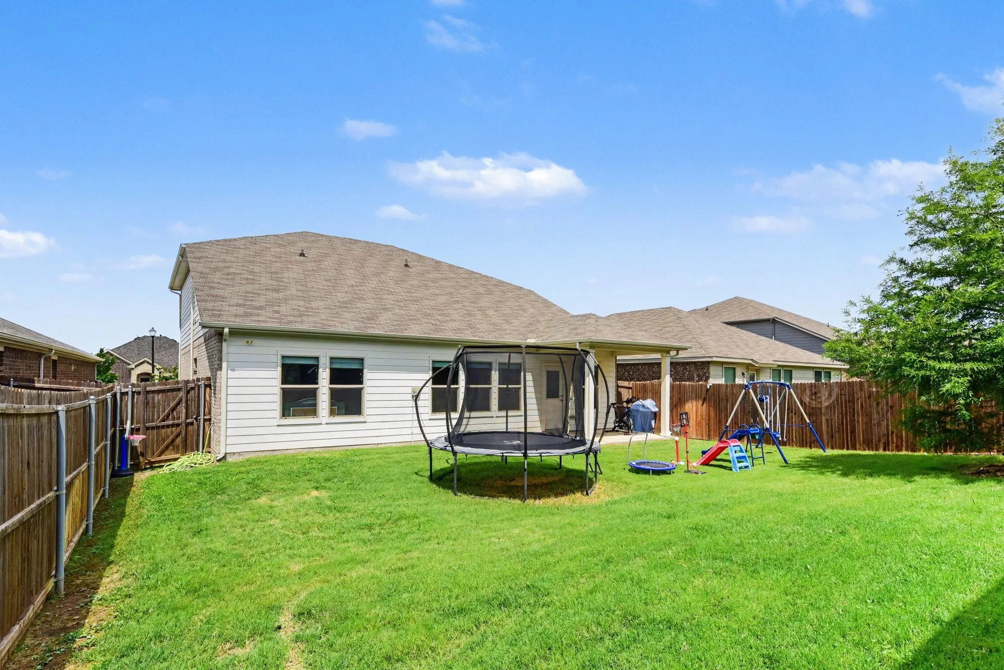 Single Family Residence For Sale in Kaufman County , 2512 Real Quiet Drive, Forney, Texas 75126, 3 Bedrooms, 3 Bathrooms, 2 Garage spaces, 2,462 Sqft, built in 2020, Price $300,000, mls#21283611, Real Estate Agent in Forney, Homes For Sale in Kaufman county, Homes For Sale in Forney, Realtor in Forney Texas, Real Estate Brokerage Independent Realty Texas, Luminita Cordes Realtor