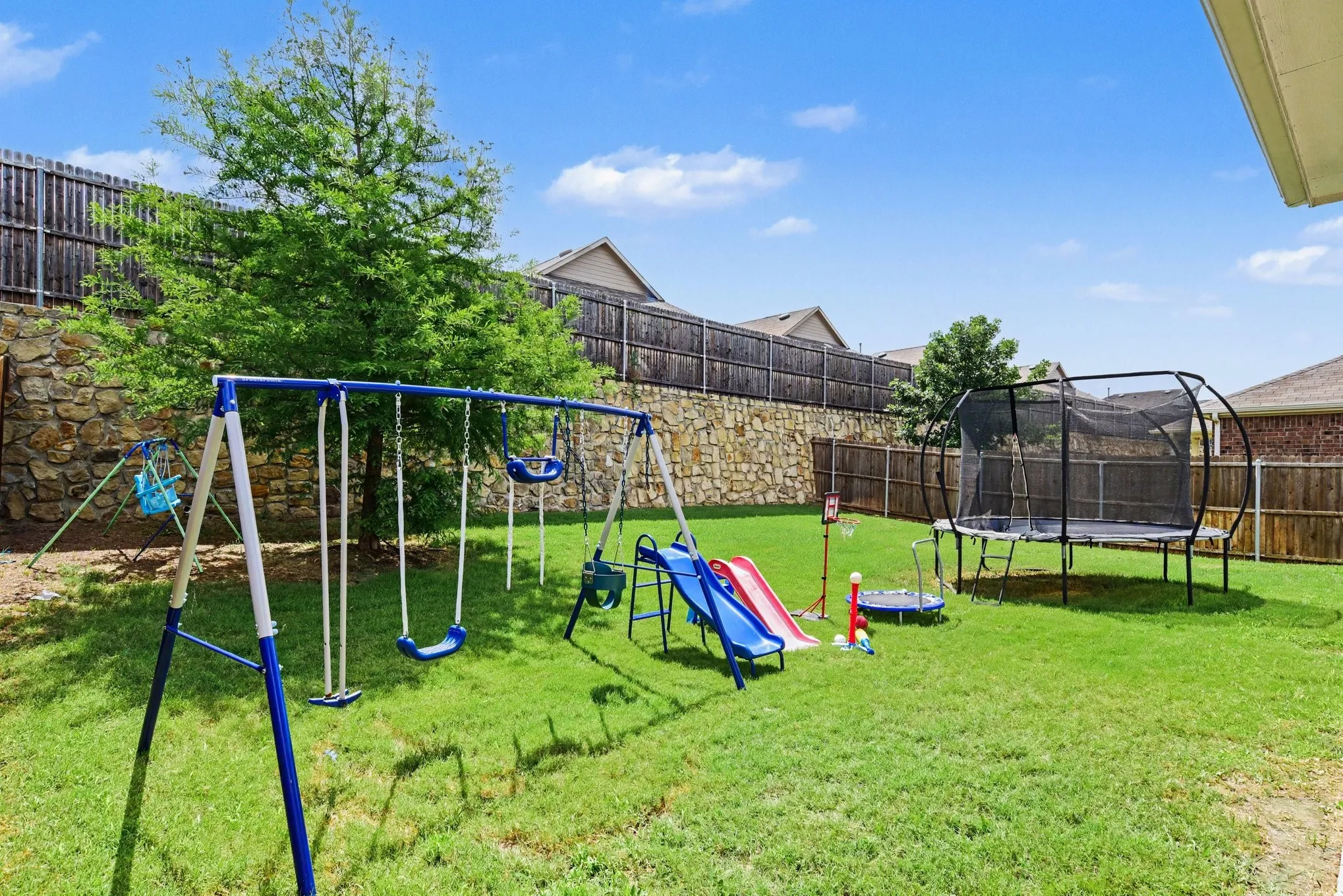Single Family Residence For Sale in Kaufman County , 2512 Real Quiet Drive, Forney, Texas 75126, 3 Bedrooms, 3 Bathrooms, 2 Garage spaces, 2,462 Sqft, built in 2020, Price $300,000, mls#21283611, Real Estate Agent in Forney, Homes For Sale in Kaufman county, Homes For Sale in Forney, Realtor in Forney Texas, Real Estate Brokerage Independent Realty Texas, Luminita Cordes Realtor