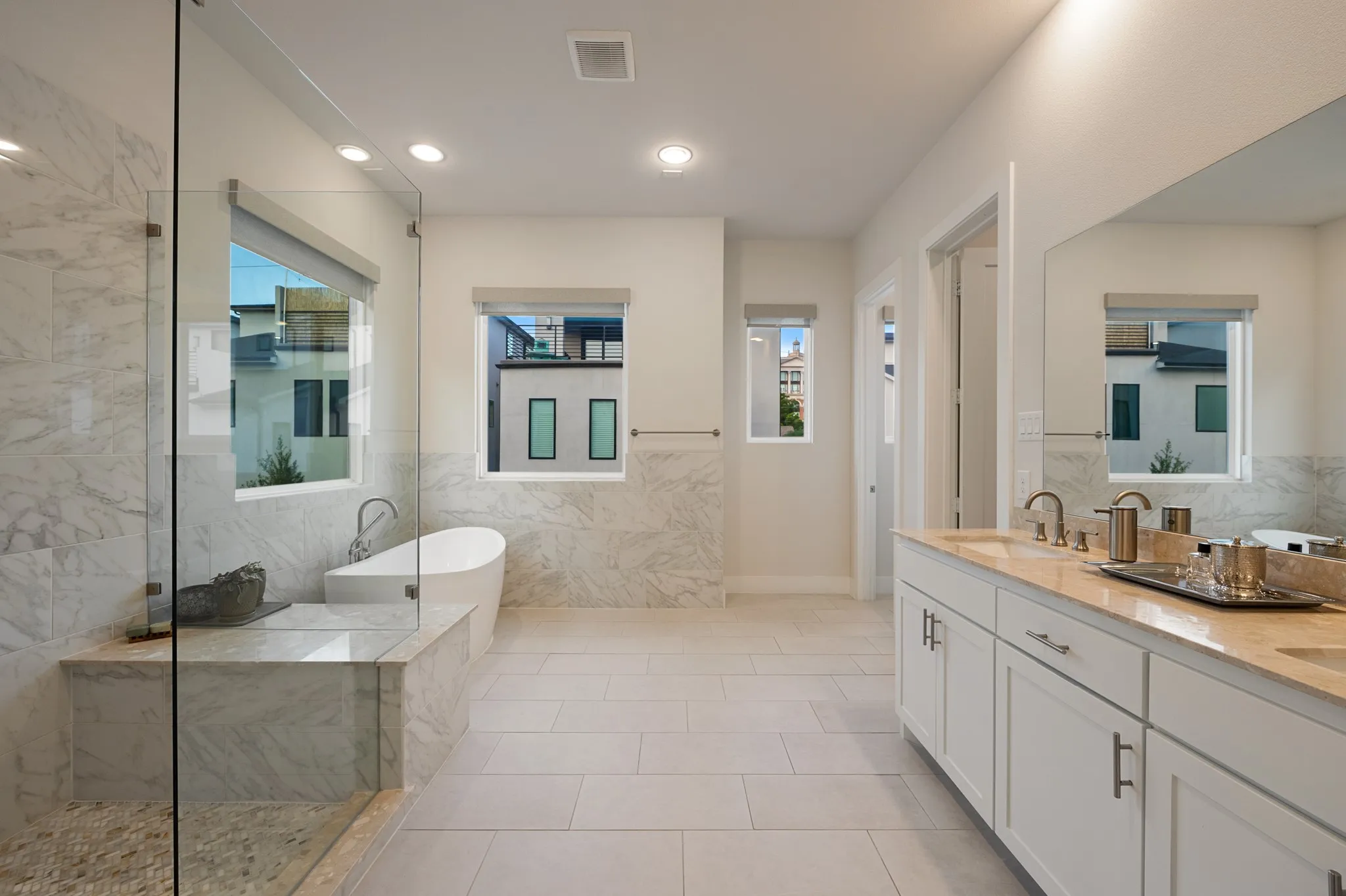 Single Family Residence For Sale in Dallas County , 4113 Entrada Way, Dallas, Texas 75219, 3 Bedroom, 5 Bathroom, 2 Garage spaces, 3,032 Sqft, built in 2019, mls#21282545, Real Estate Agent in Dallas, Homes For Sale in Dallas county, Homes For Sale in Dallas, Realtor in Dallas Texas, Real Estate Brokerage Independent Realty Texas, Luminita Cordes Realtor
