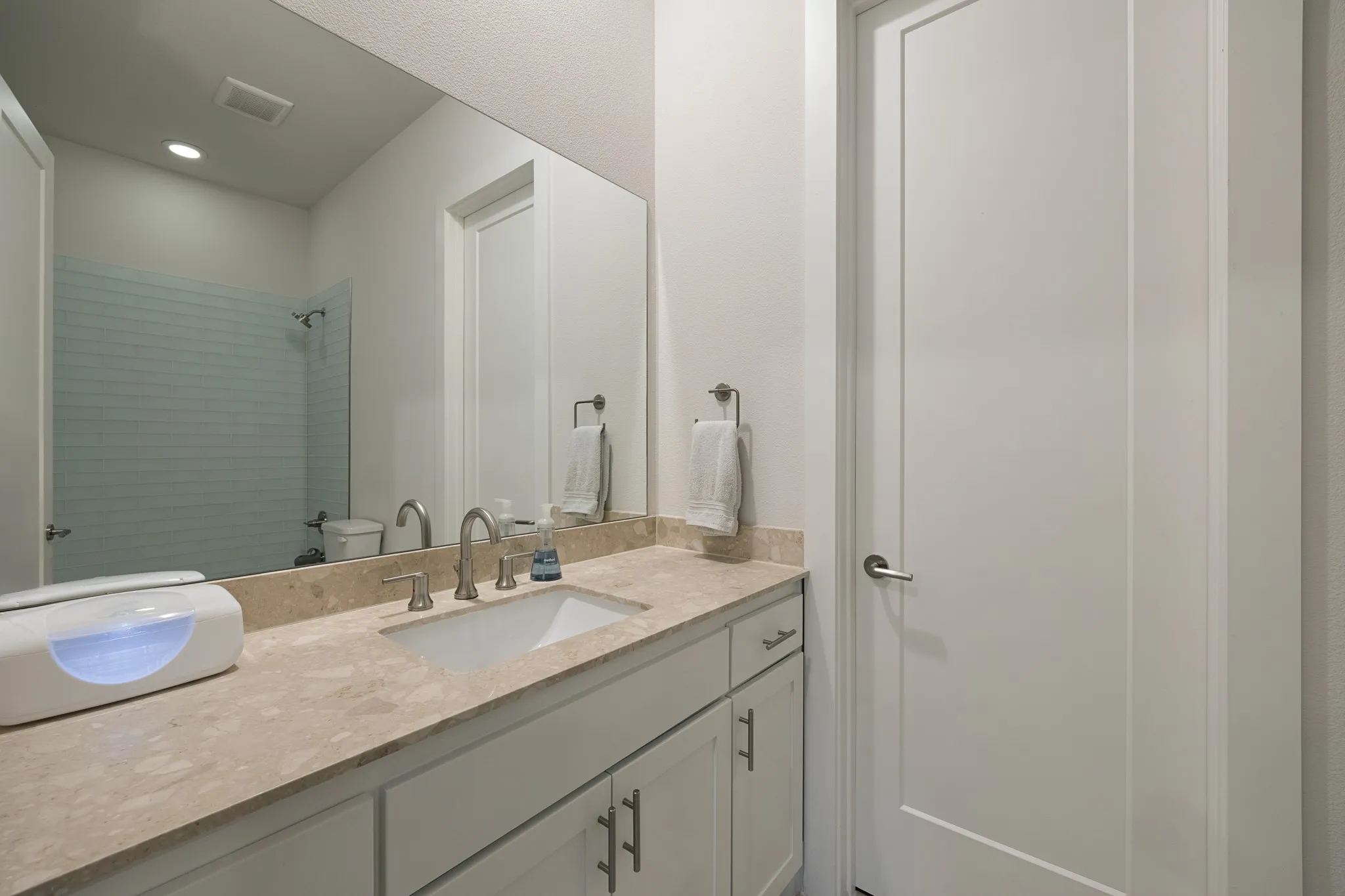 Single Family Residence For Sale in Dallas County , 4113 Entrada Way, Dallas, Texas 75219, 3 Bedroom, 5 Bathroom, 2 Garage spaces, 3,032 Sqft, built in 2019, mls#21282545, Real Estate Agent in Dallas, Homes For Sale in Dallas county, Homes For Sale in Dallas, Realtor in Dallas Texas, Real Estate Brokerage Independent Realty Texas, Luminita Cordes Realtor