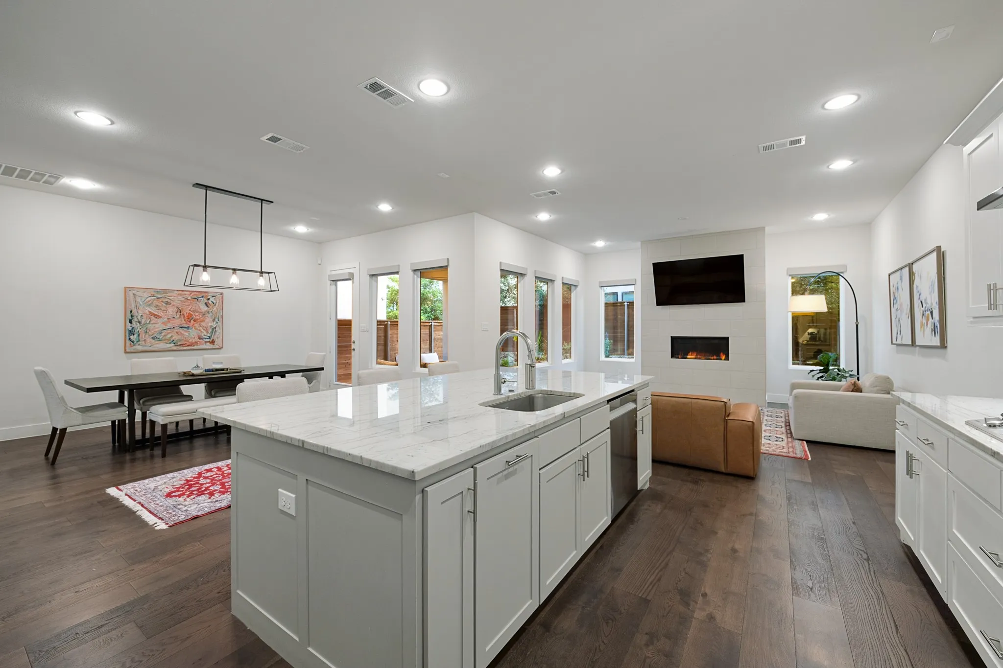 Single Family Residence For Sale in Dallas County , 4113 Entrada Way, Dallas, Texas 75219, 3 Bedroom, 5 Bathroom, 2 Garage spaces, 3,032 Sqft, built in 2019, mls#21282545, Real Estate Agent in Dallas, Homes For Sale in Dallas county, Homes For Sale in Dallas, Realtor in Dallas Texas, Real Estate Brokerage Independent Realty Texas, Luminita Cordes Realtor