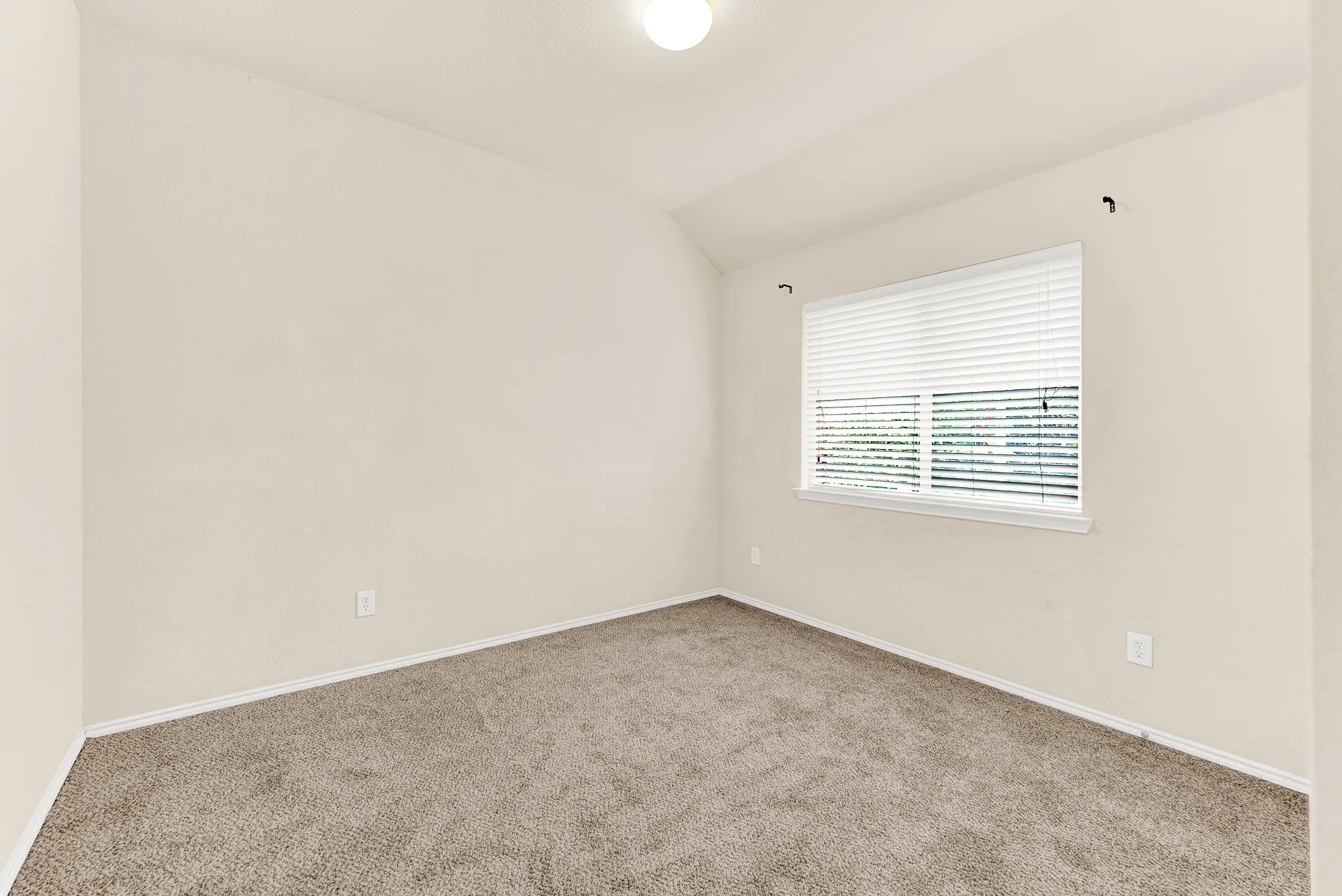 Single Family Residence For Sale in Collin County , 11408 Clover Knoll Drive, Frisco, Texas 75035, 3 Bedroom, 2 Bathroom, 2 Garage spaces, 1,594 Sqft, built in 2000, mls#21281045, Real Estate Agent in Frisco, Homes For Sale in Collin county, Homes For Sale in Frisco, Realtor in Frisco Texas, Real Estate Brokerage Independent Realty Texas, Luminita Cordes Realtor