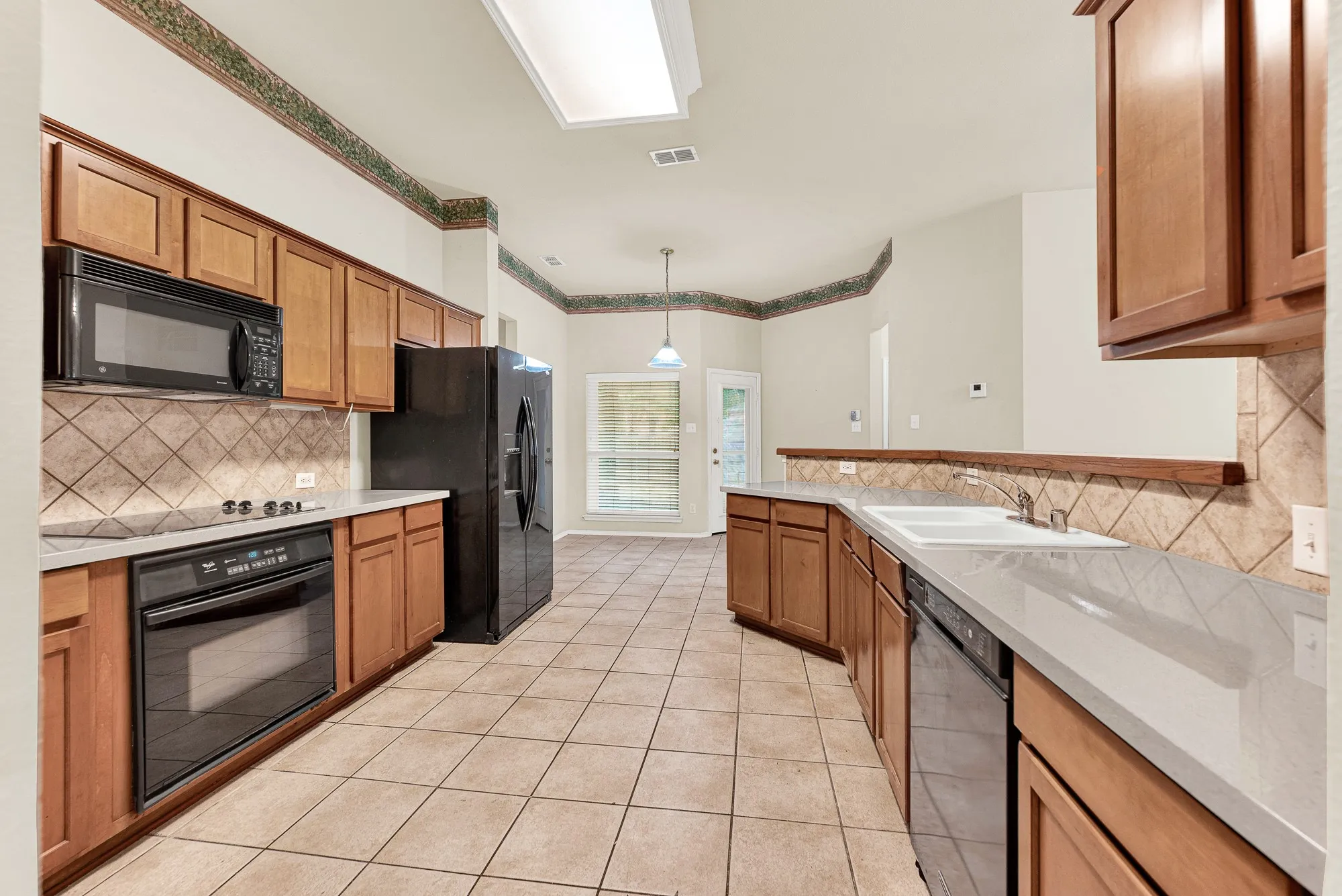 Single Family Residence For Sale in Collin County , 11408 Clover Knoll Drive, Frisco, Texas 75035, 3 Bedroom, 2 Bathroom, 2 Garage spaces, 1,594 Sqft, built in 2000, mls#21281045, Real Estate Agent in Frisco, Homes For Sale in Collin county, Homes For Sale in Frisco, Realtor in Frisco Texas, Real Estate Brokerage Independent Realty Texas, Luminita Cordes Realtor