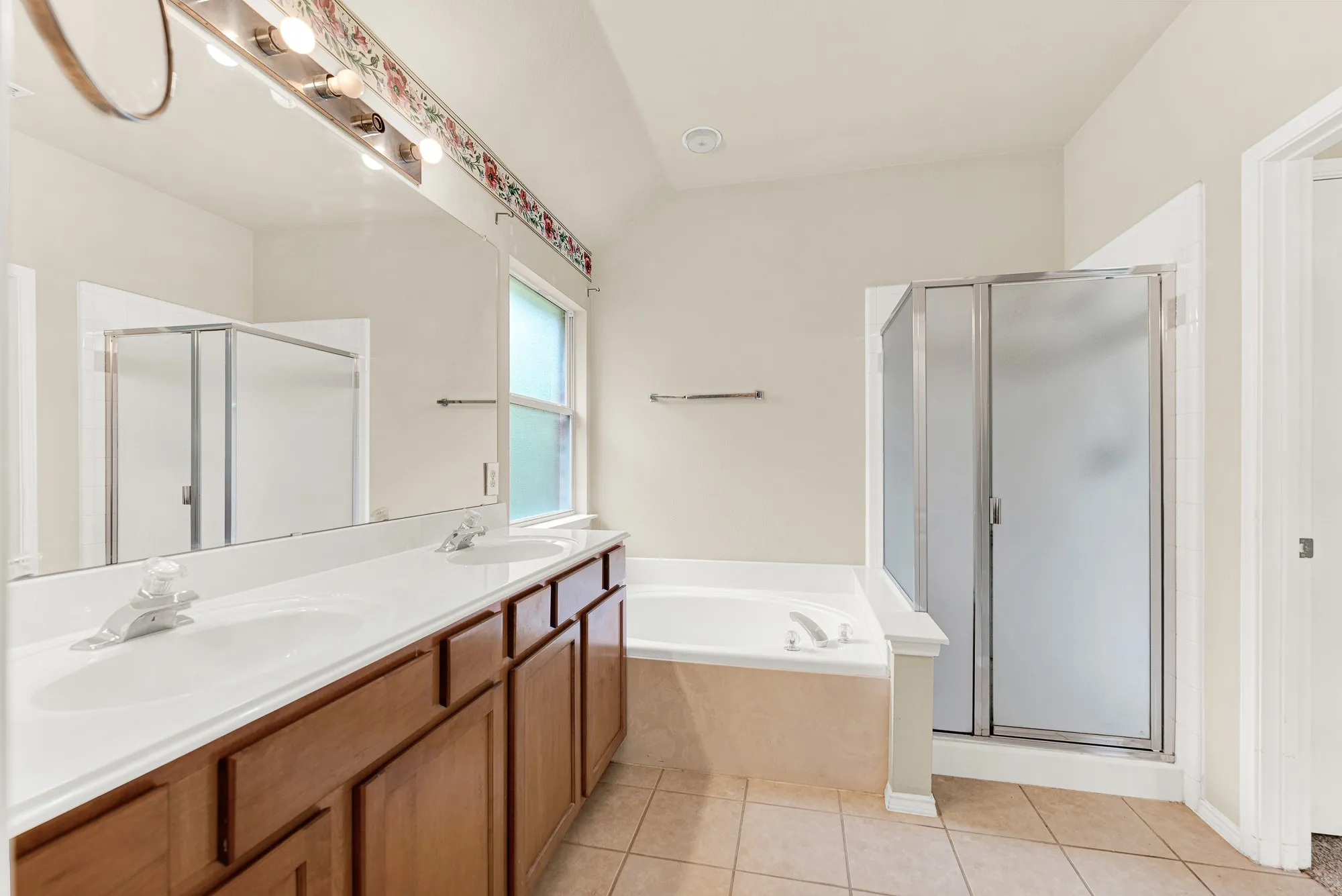 Primary Ensuite Bath