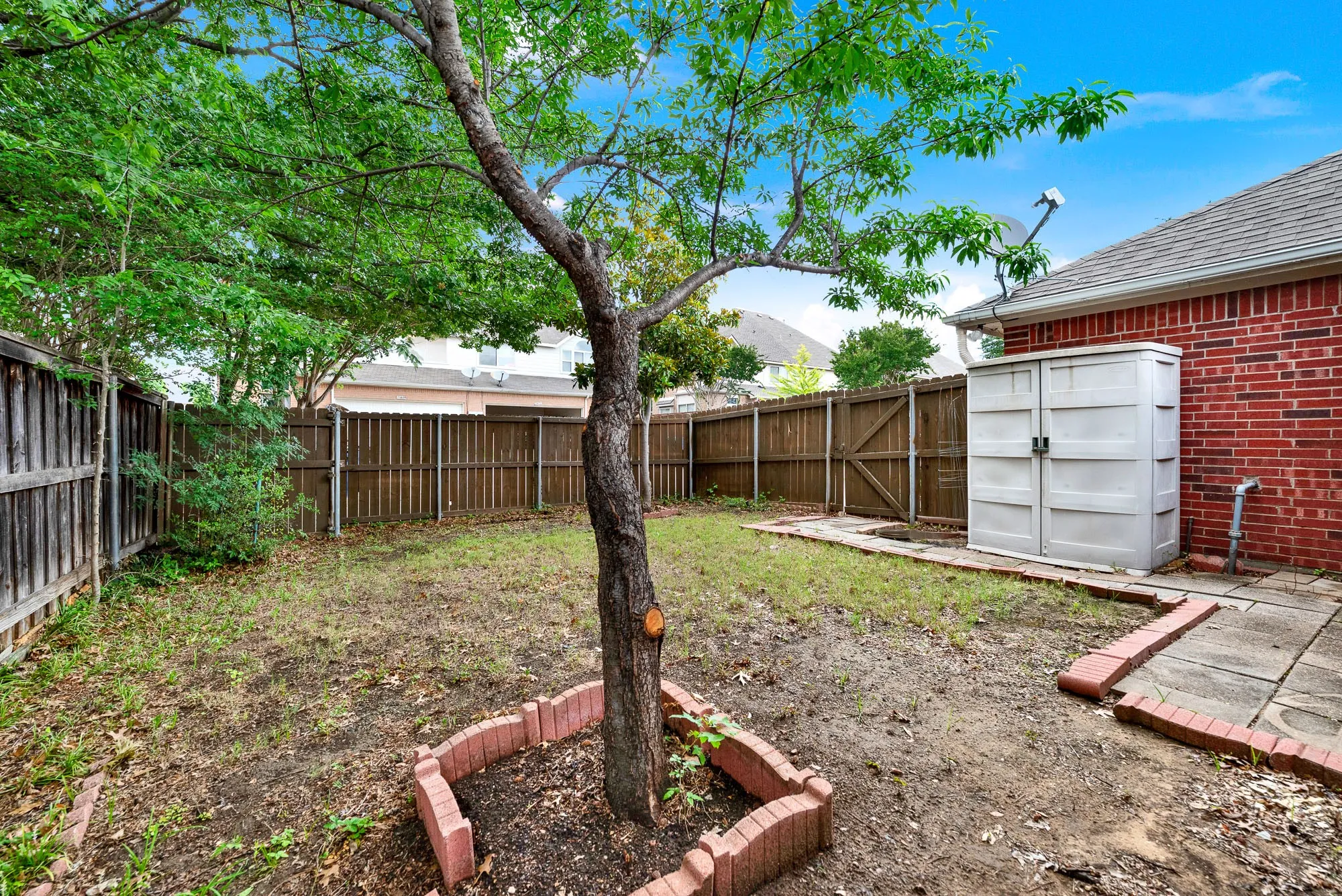 Single Family Residence For Sale in Collin County , 11408 Clover Knoll Drive, Frisco, Texas 75035, 3 Bedroom, 2 Bathroom, 2 Garage spaces, 1,594 Sqft, built in 2000, mls#21281045, Real Estate Agent in Frisco, Homes For Sale in Collin county, Homes For Sale in Frisco, Realtor in Frisco Texas, Real Estate Brokerage Independent Realty Texas, Luminita Cordes Realtor