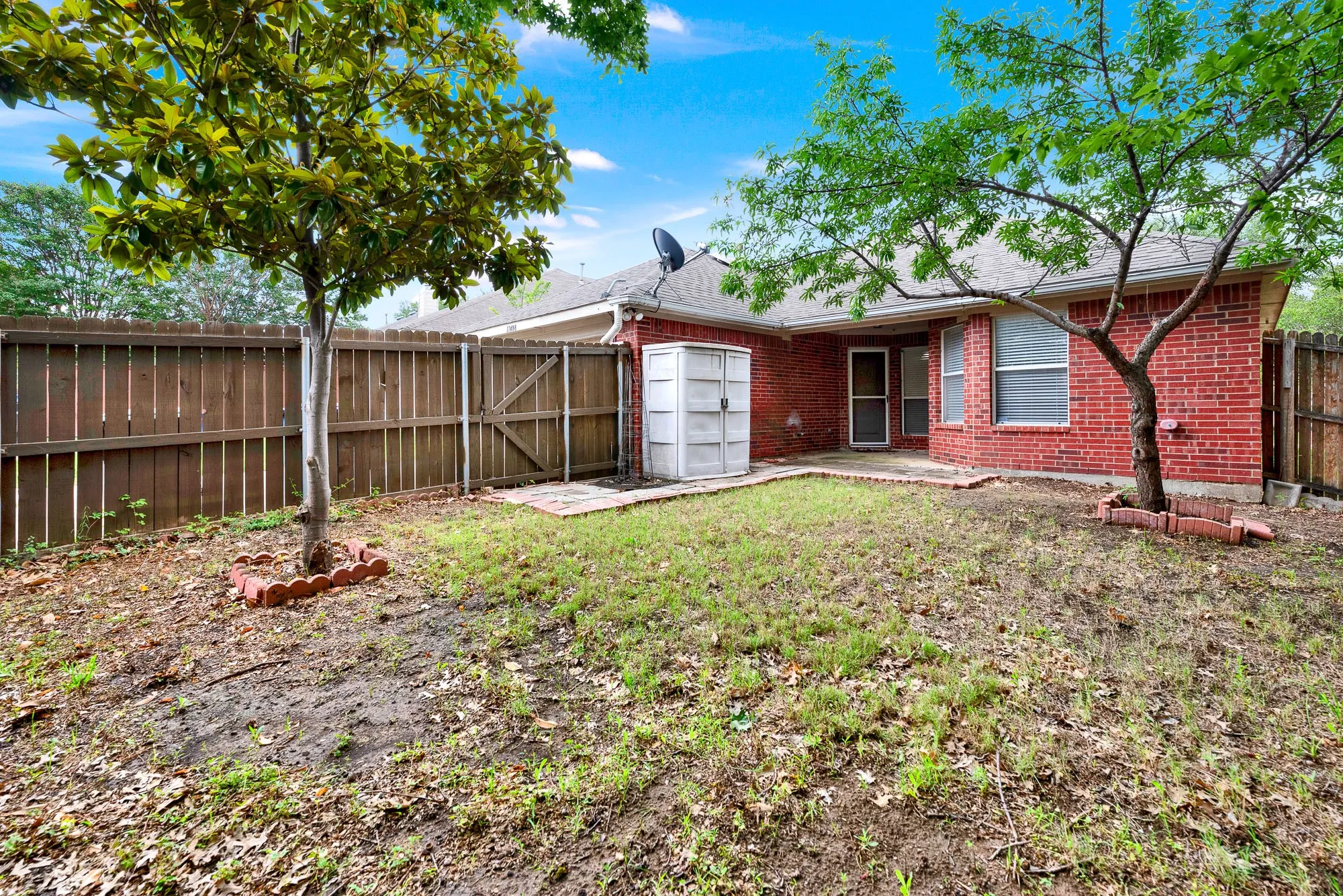 Single Family Residence For Sale in Collin County , 11408 Clover Knoll Drive, Frisco, Texas 75035, 3 Bedroom, 2 Bathroom, 2 Garage spaces, 1,594 Sqft, built in 2000, mls#21281045, Real Estate Agent in Frisco, Homes For Sale in Collin county, Homes For Sale in Frisco, Realtor in Frisco Texas, Real Estate Brokerage Independent Realty Texas, Luminita Cordes Realtor