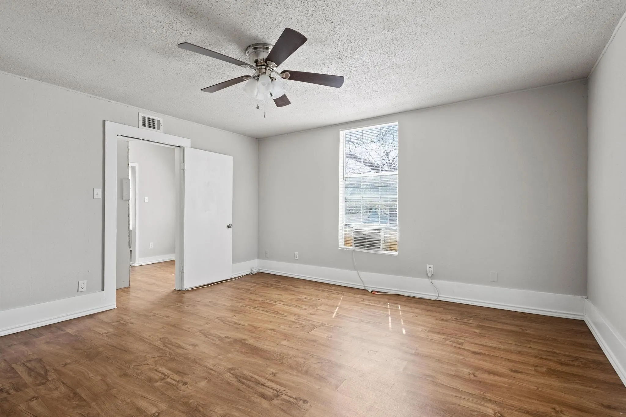 Triplex For Sale in Grayson County , 909 W Chestnut Street, Denison, Texas 75020, 0, 0, Garage spaces, 0 Sqft, built in 1920, mls#21283331, Real Estate Agent in Denison, Homes For Sale in Grayson county, Homes For Sale in Denison, Realtor in Denison Texas, Real Estate Brokerage Independent Realty Texas, Luminita Cordes Realtor